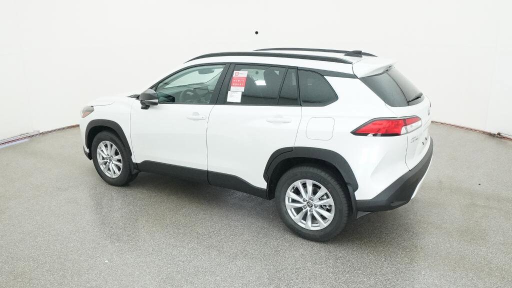 2025 Toyota Corolla Cross LE photo 4