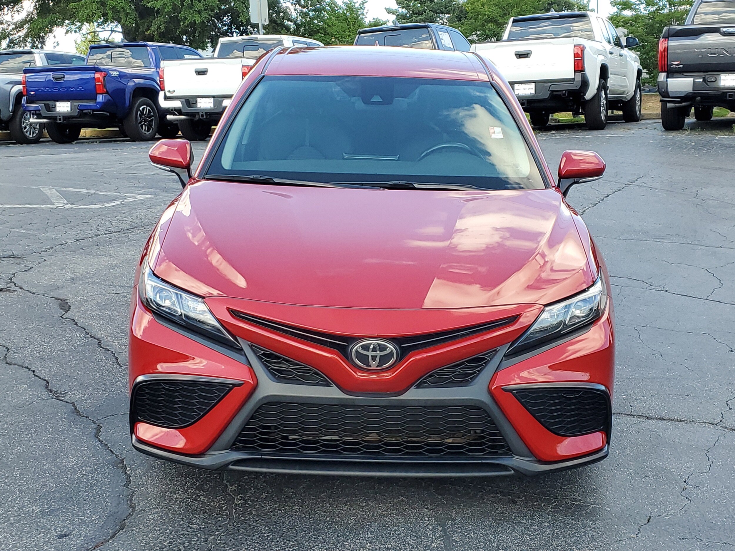 2022 Toyota Camry SE photo 2