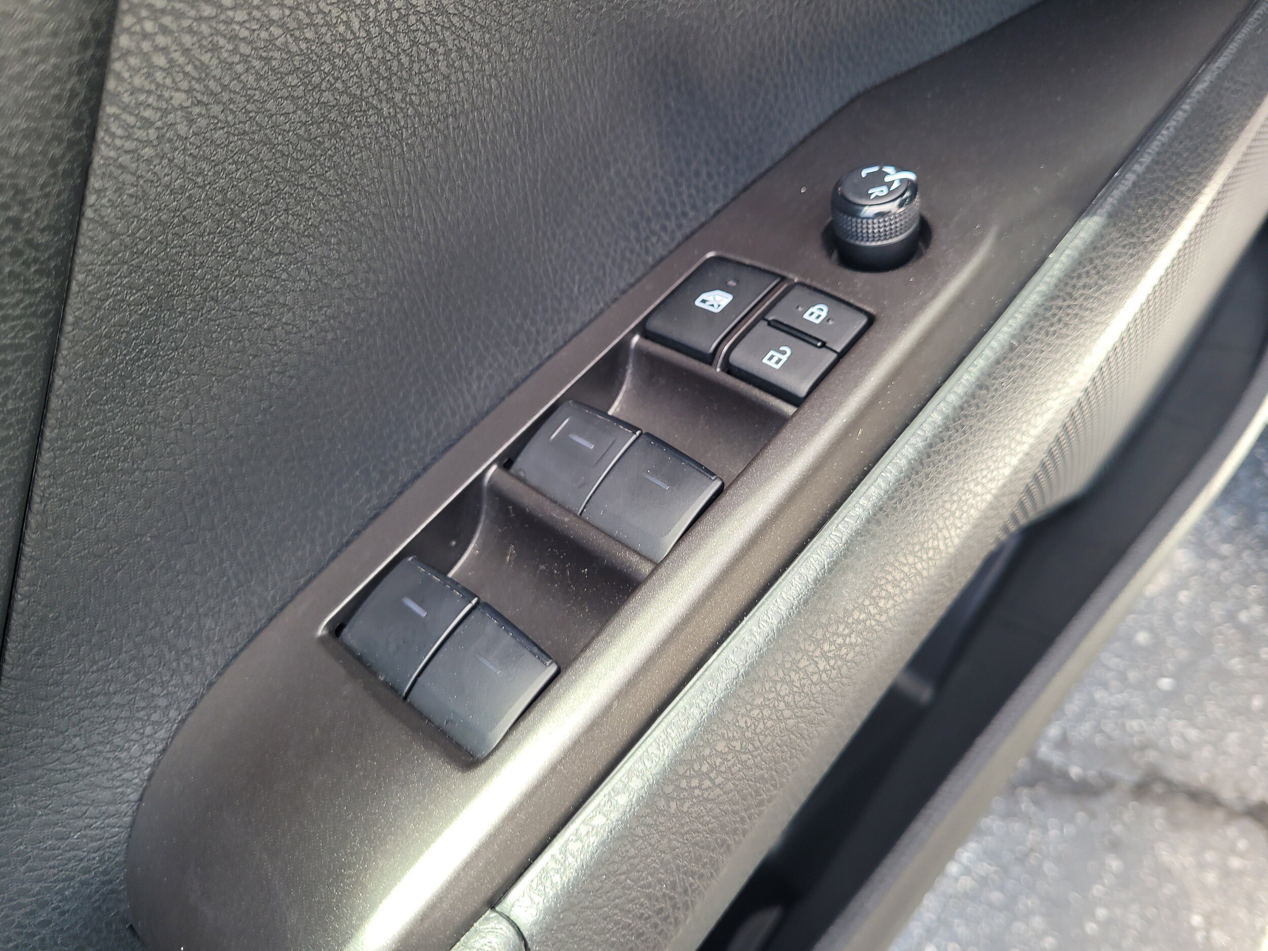 2024 Toyota Camry LE - Photo 17