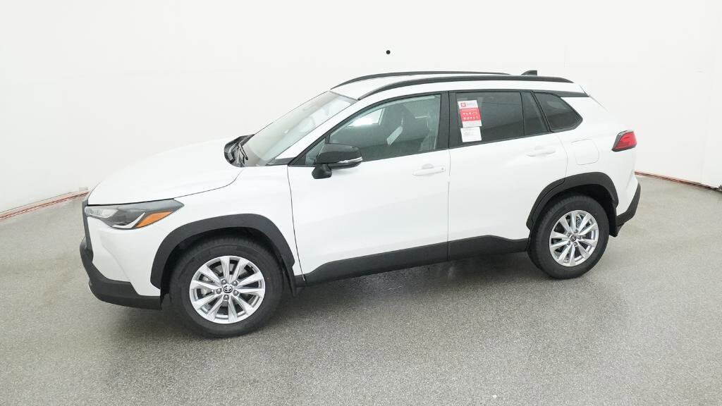 2025 Toyota Corolla Cross LE photo 2