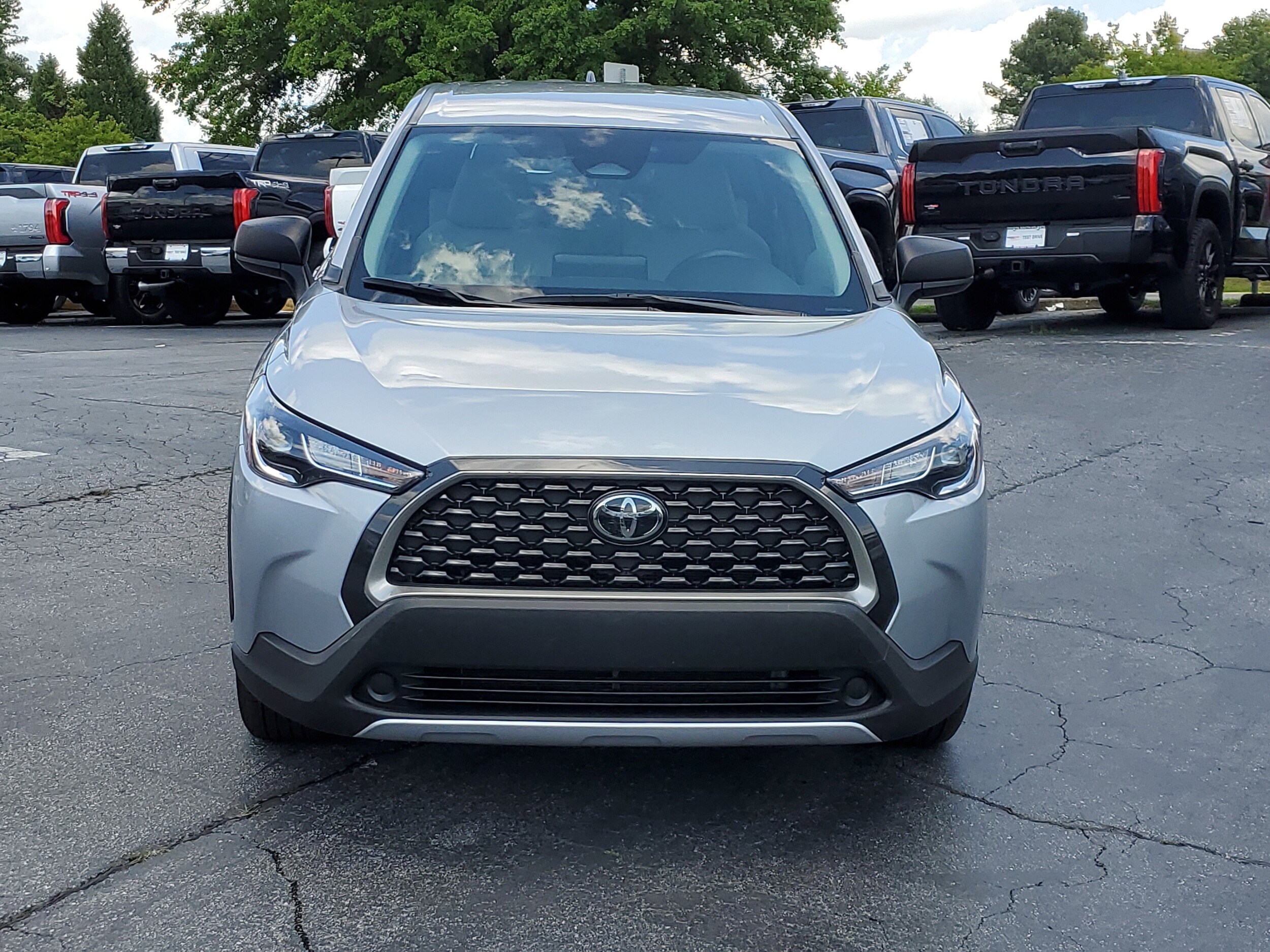 2024 Toyota Corolla Cross L photo 2