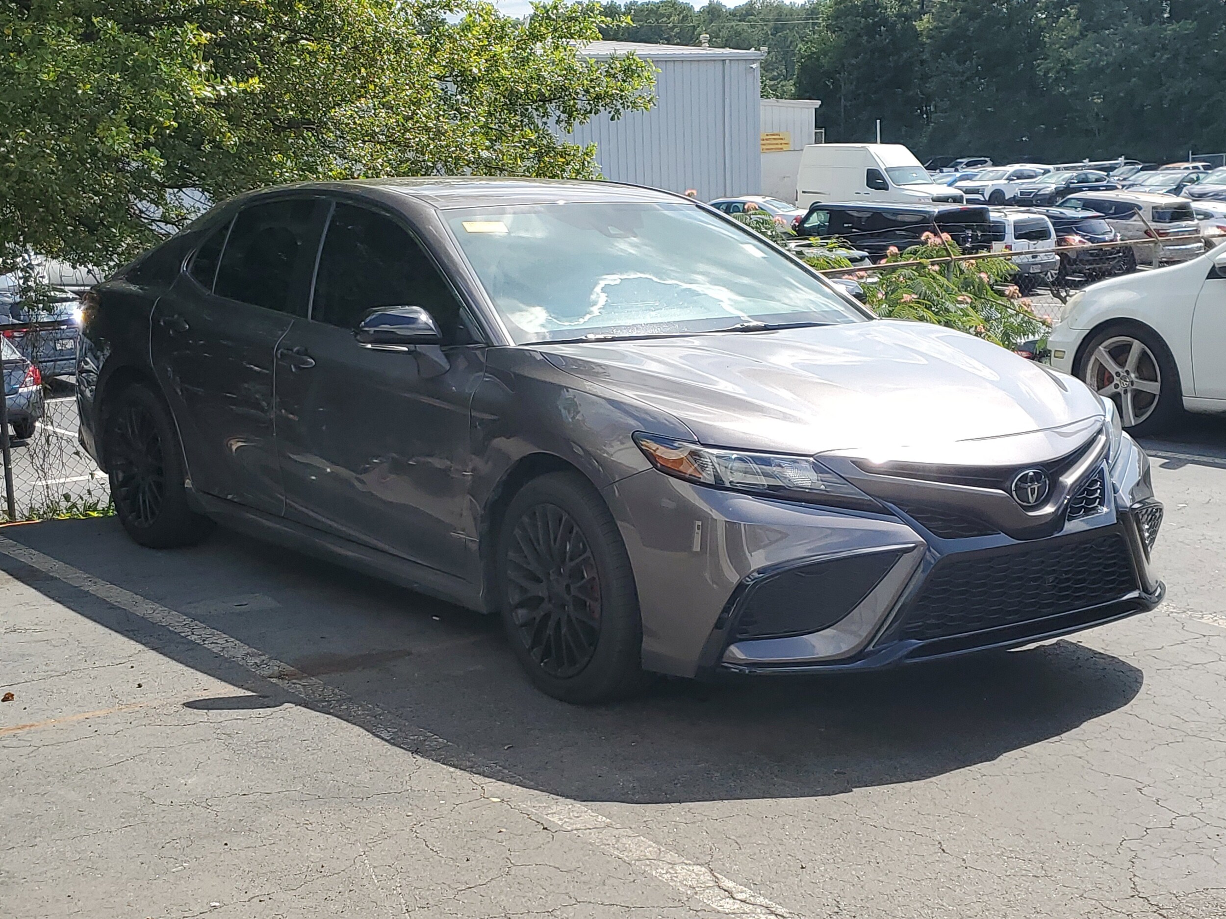 2022 Toyota Camry SE photo 3