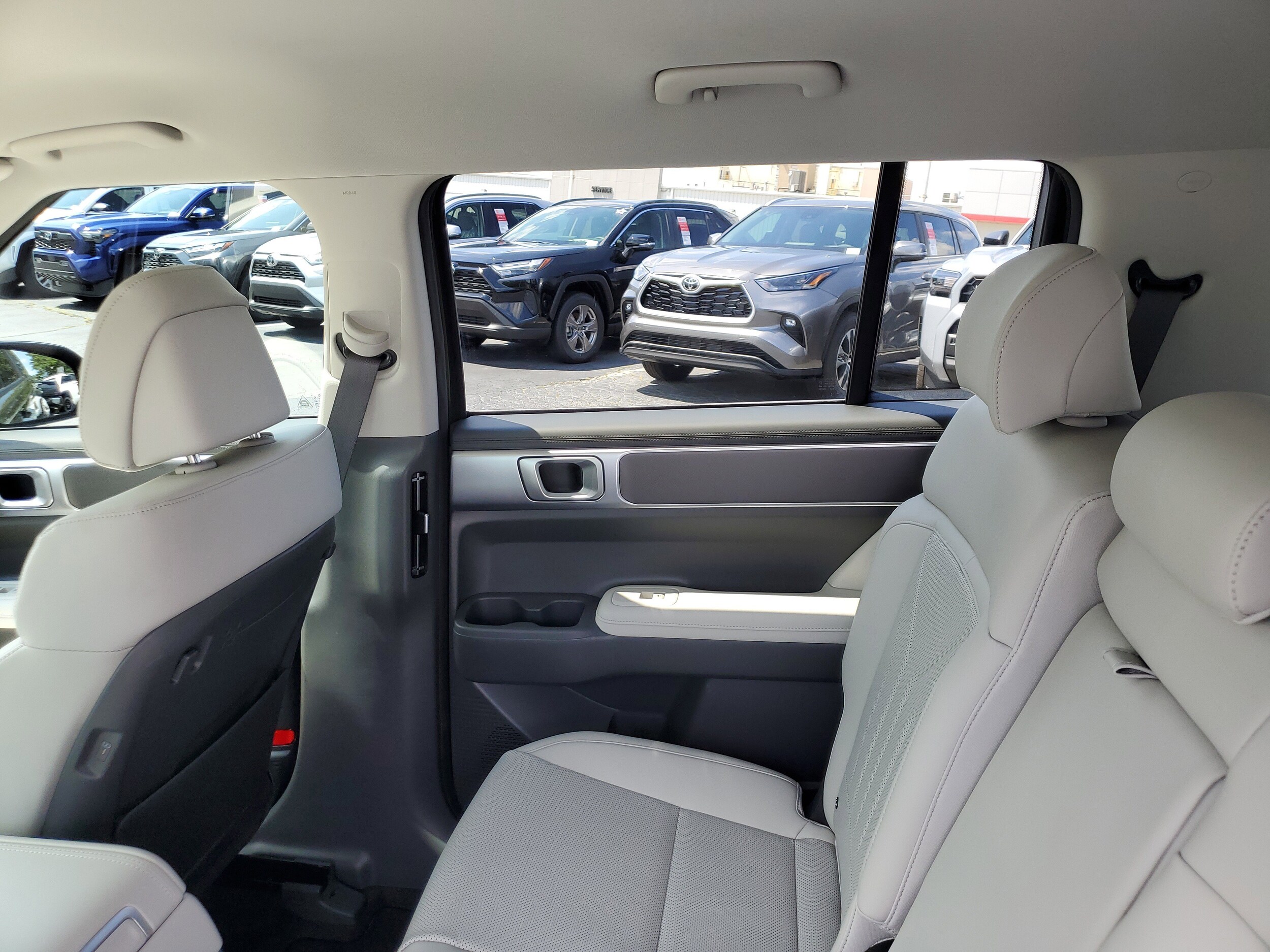 2025 Hyundai Santa Fe SEL - Photo 10