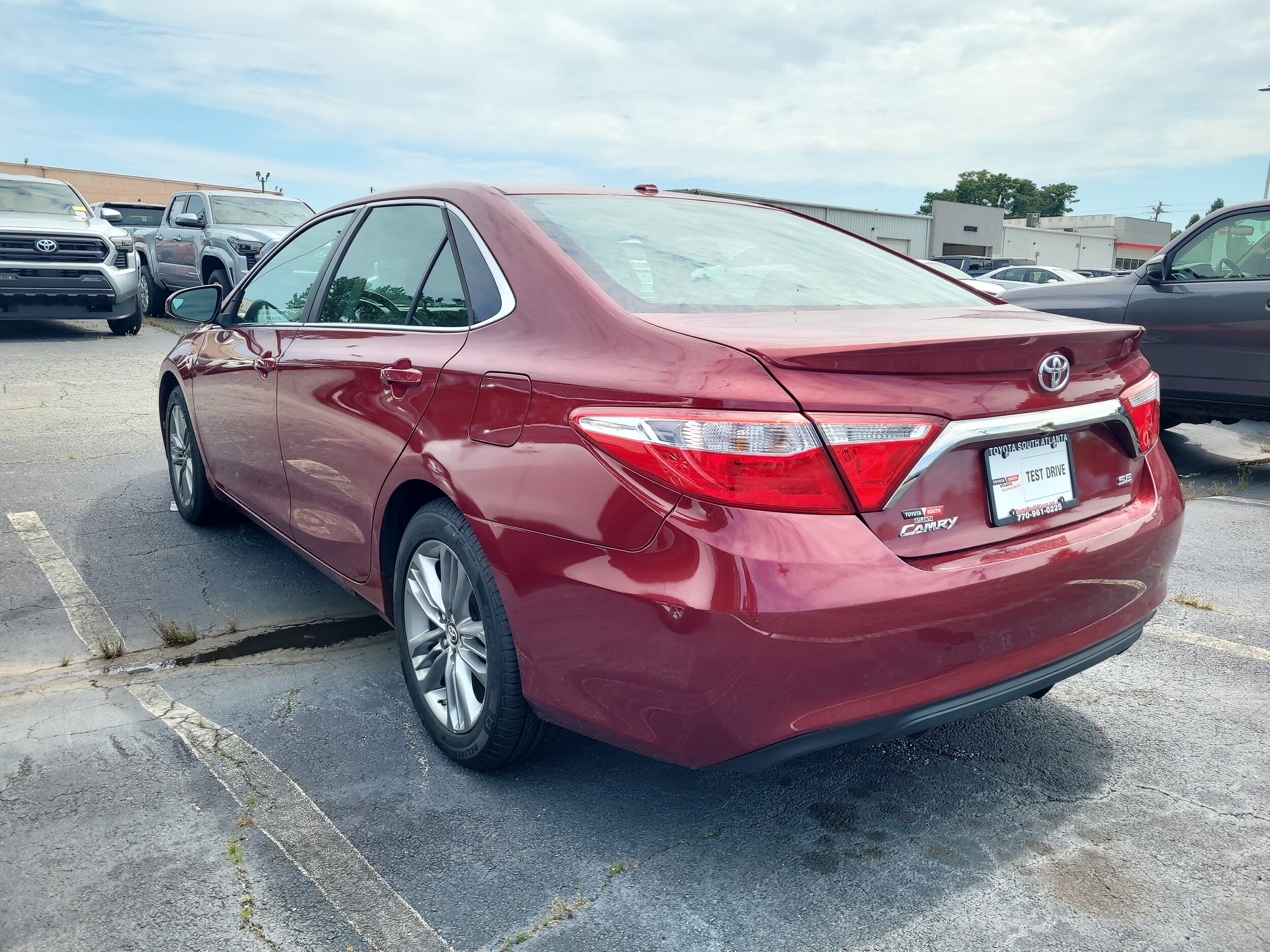 2015 Toyota Camry SE photo 3
