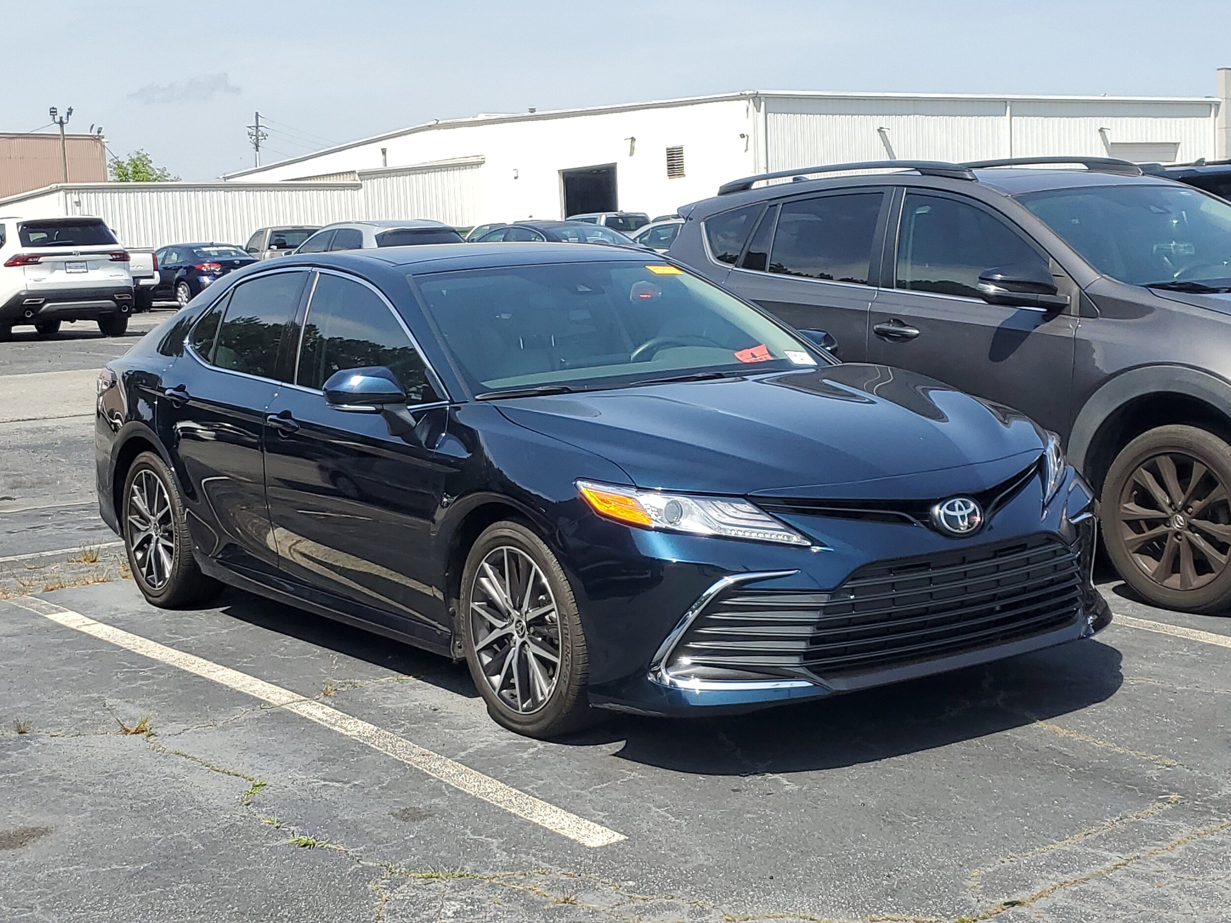 2021 Toyota Camry XLE photo 2