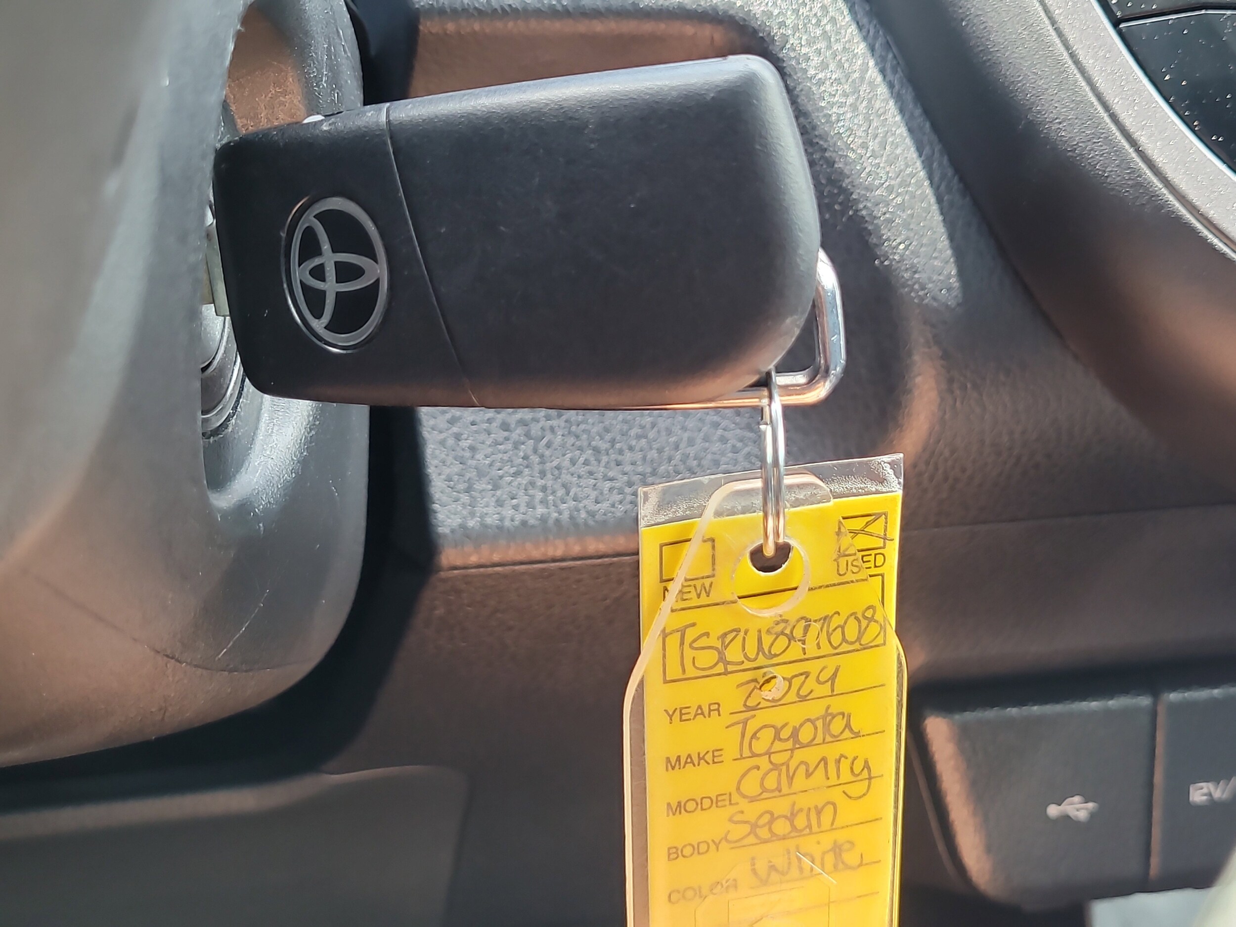 2024 Toyota Camry LE - Photo 28