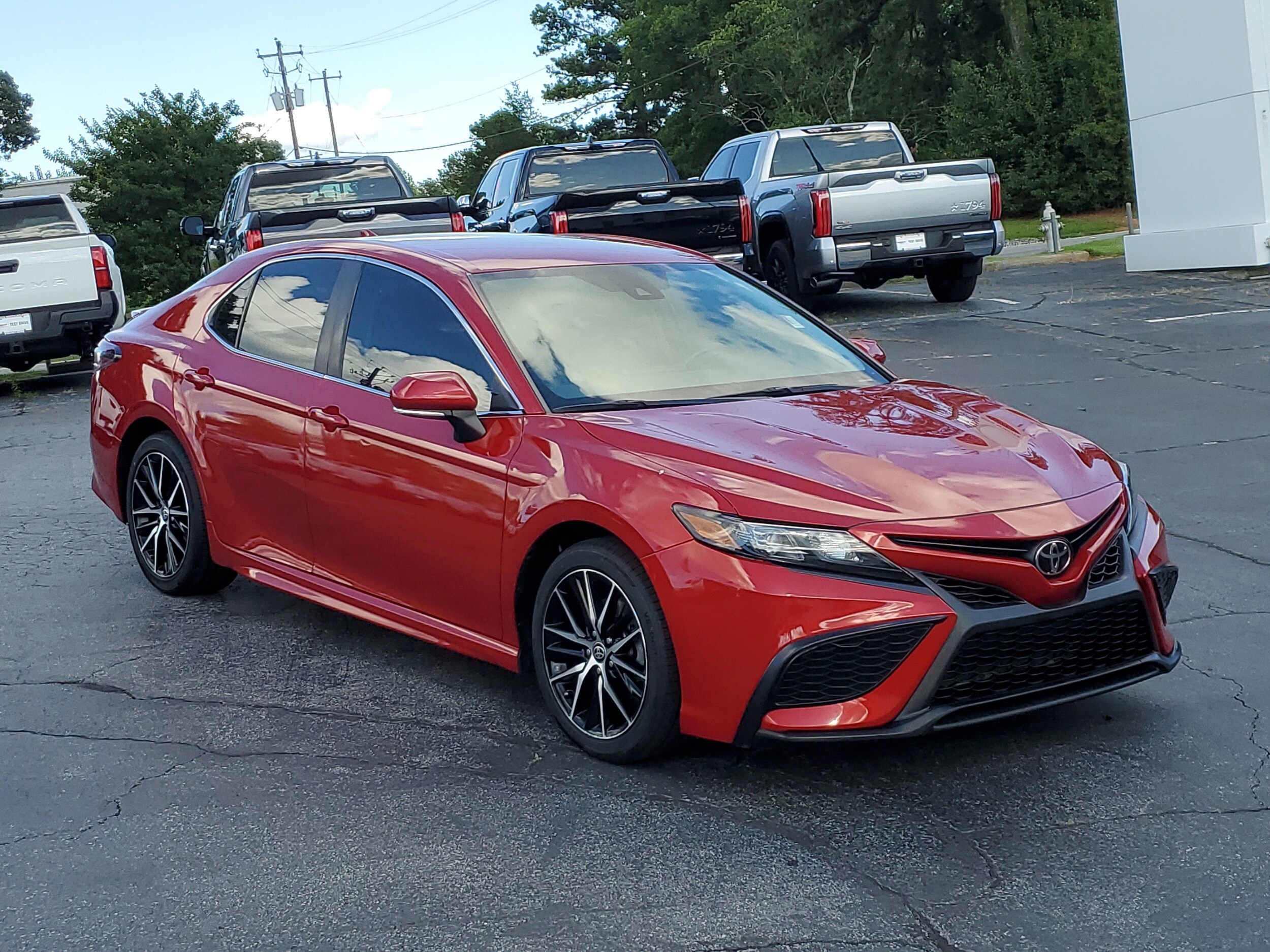 2022 Toyota Camry SE photo 3