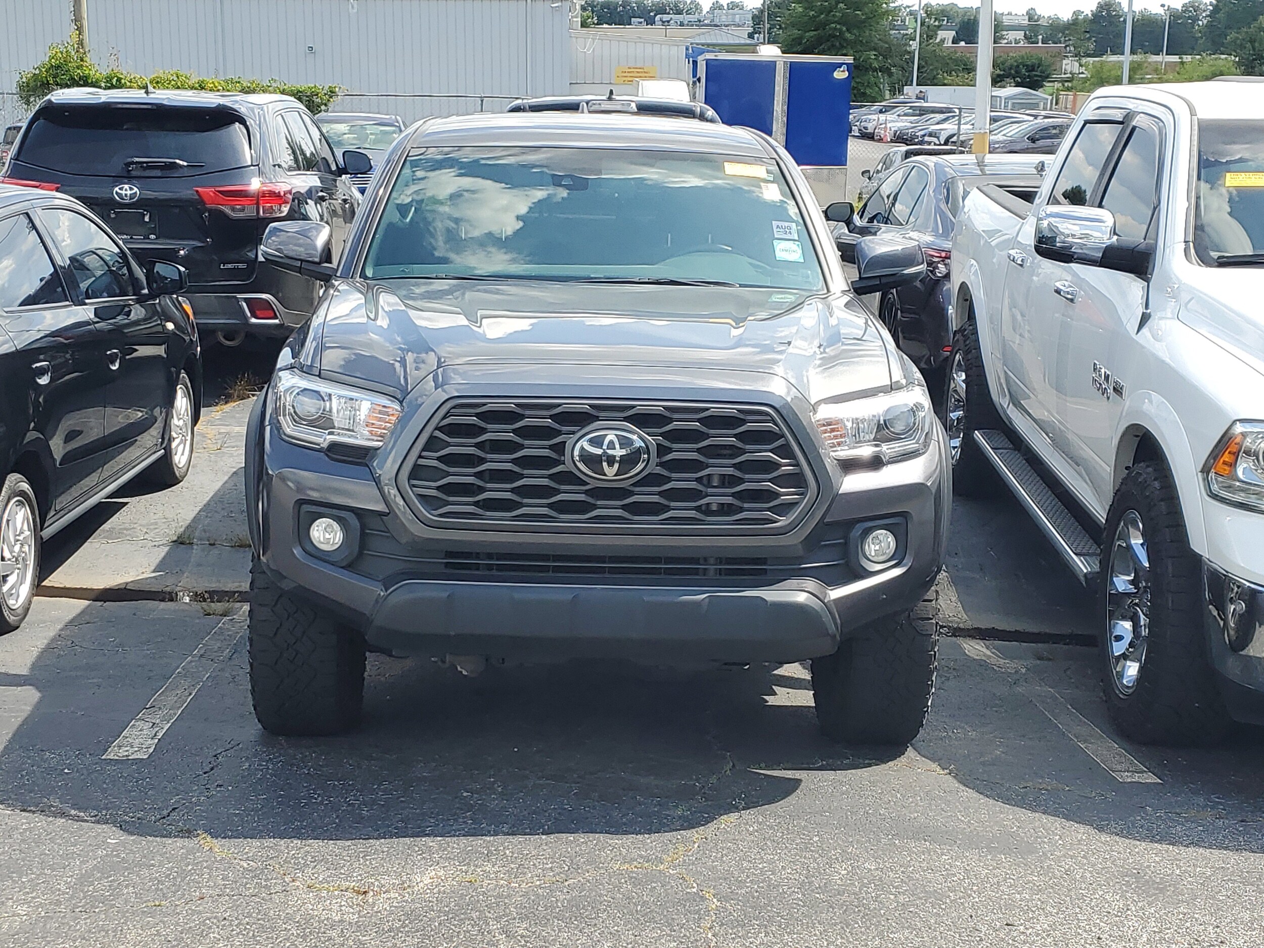 2022 Toyota Tacoma 4x4 TRD Off-Road photo 2
