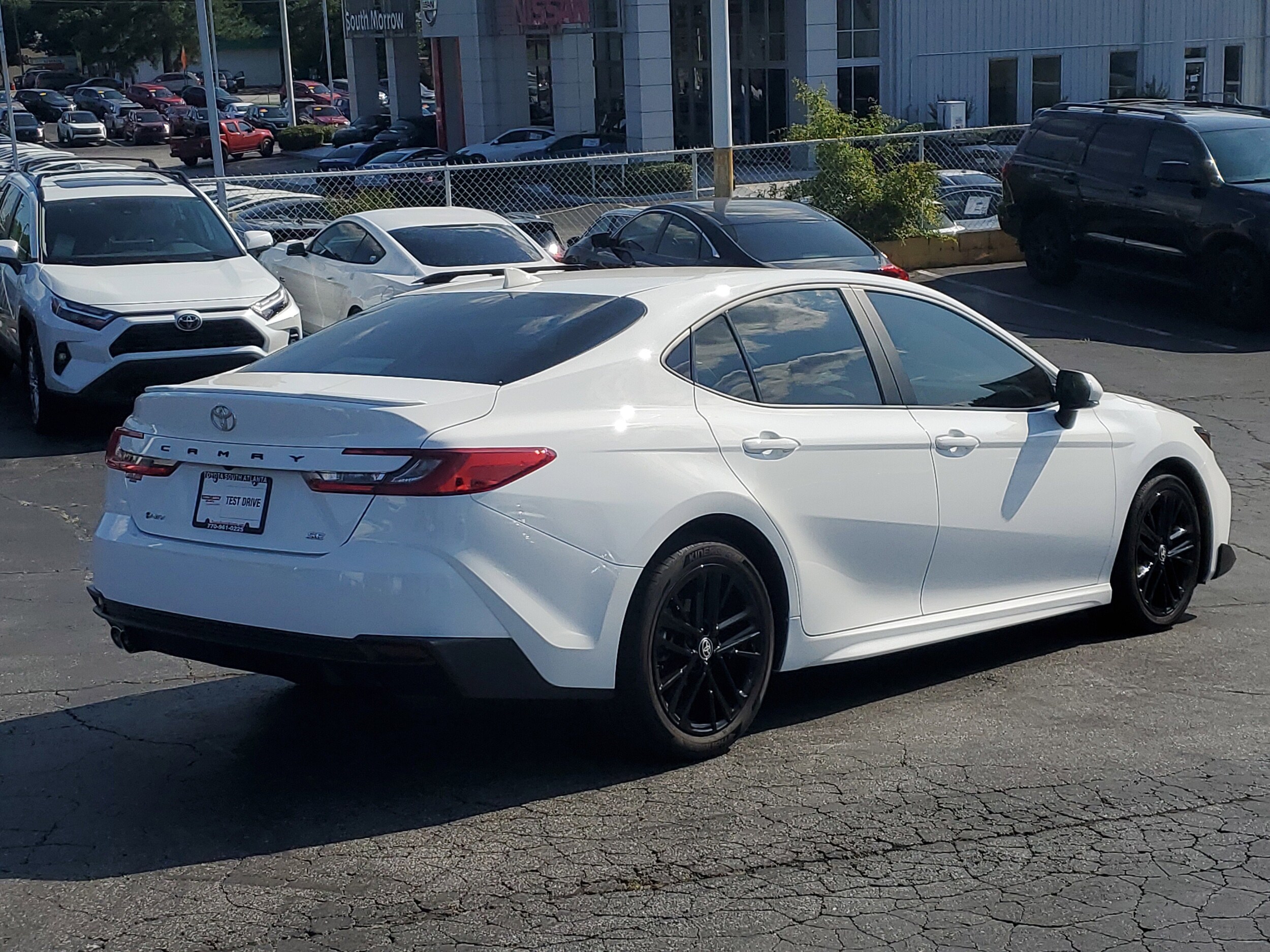 2025 Toyota Camry SE photo 4