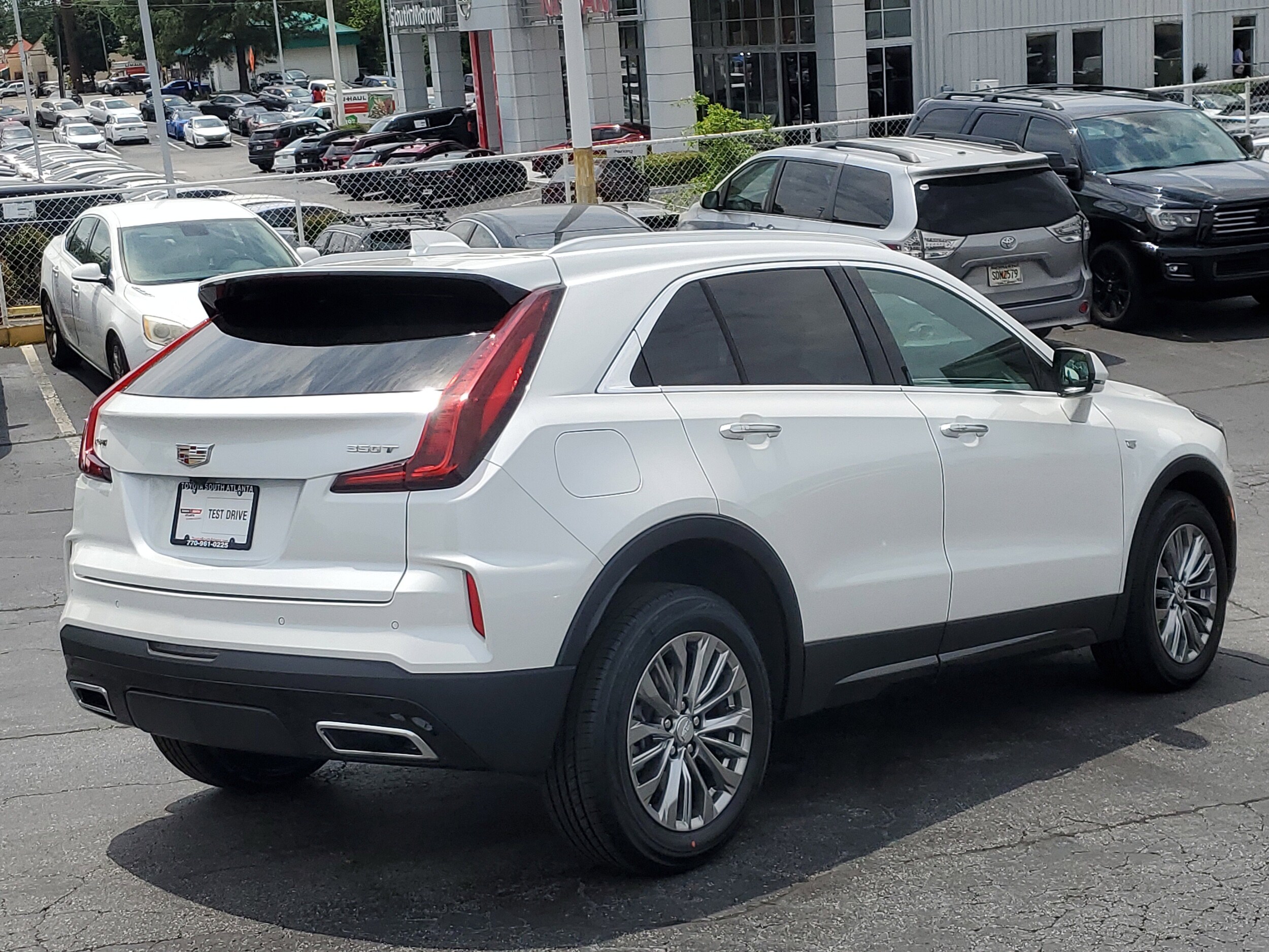 2024 Cadillac XT4 Premium Luxury photo 4