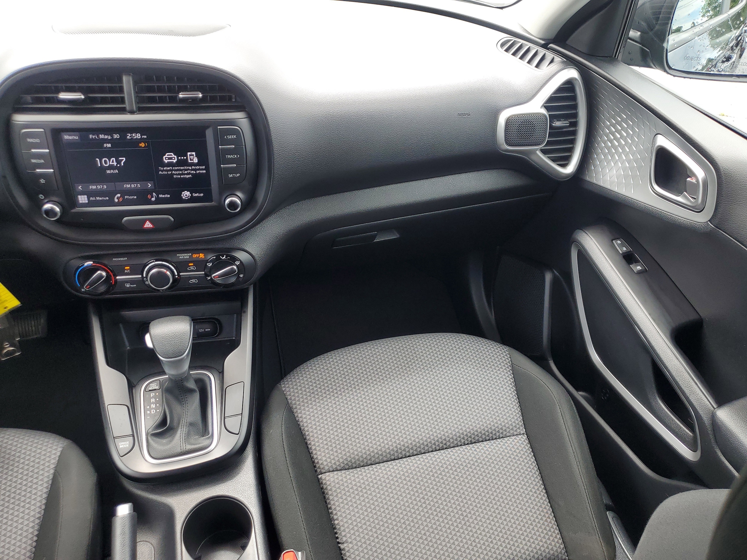 2023 Kia Soul LX - Photo 14