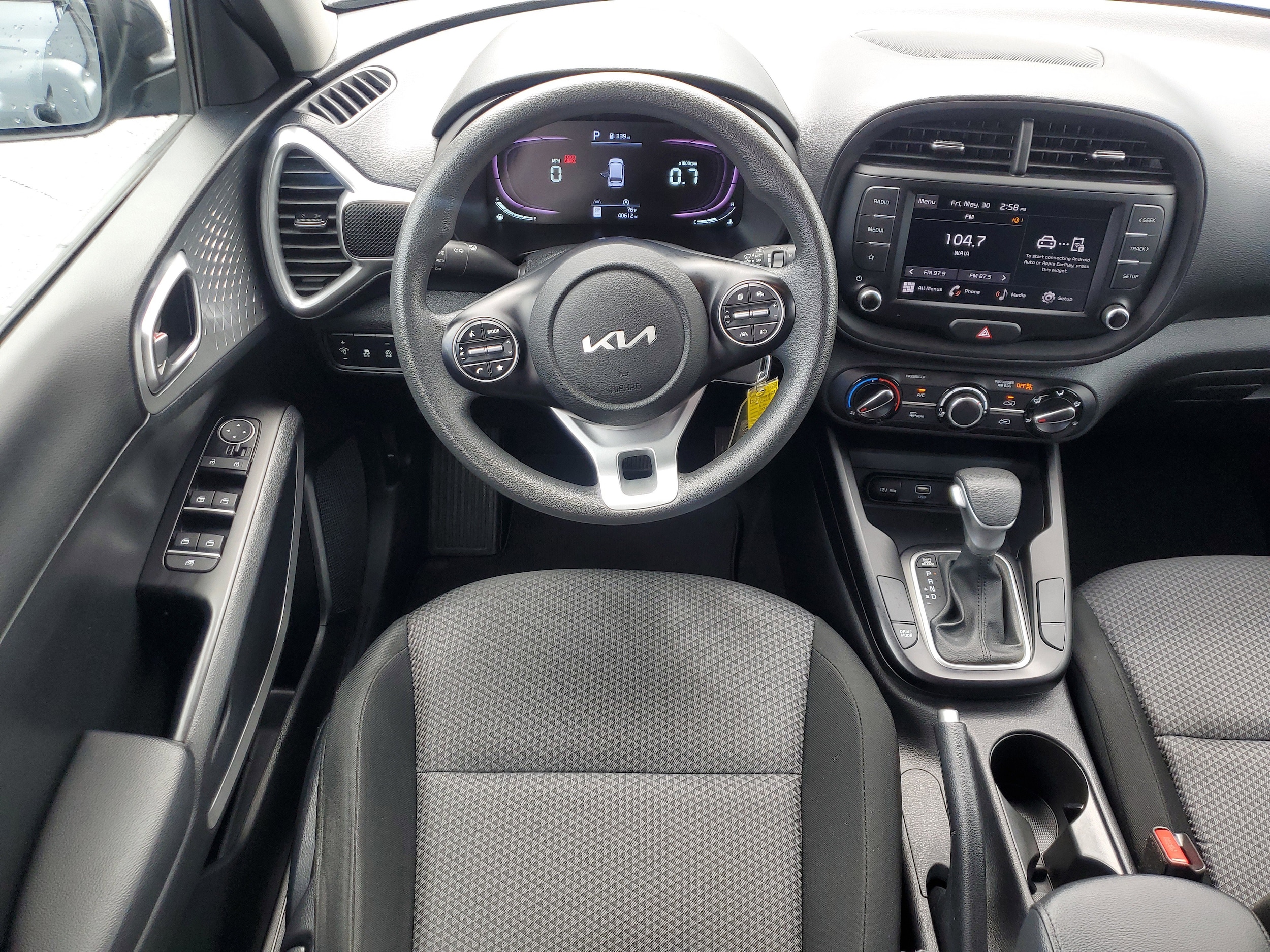 2023 Kia Soul LX - Photo 13