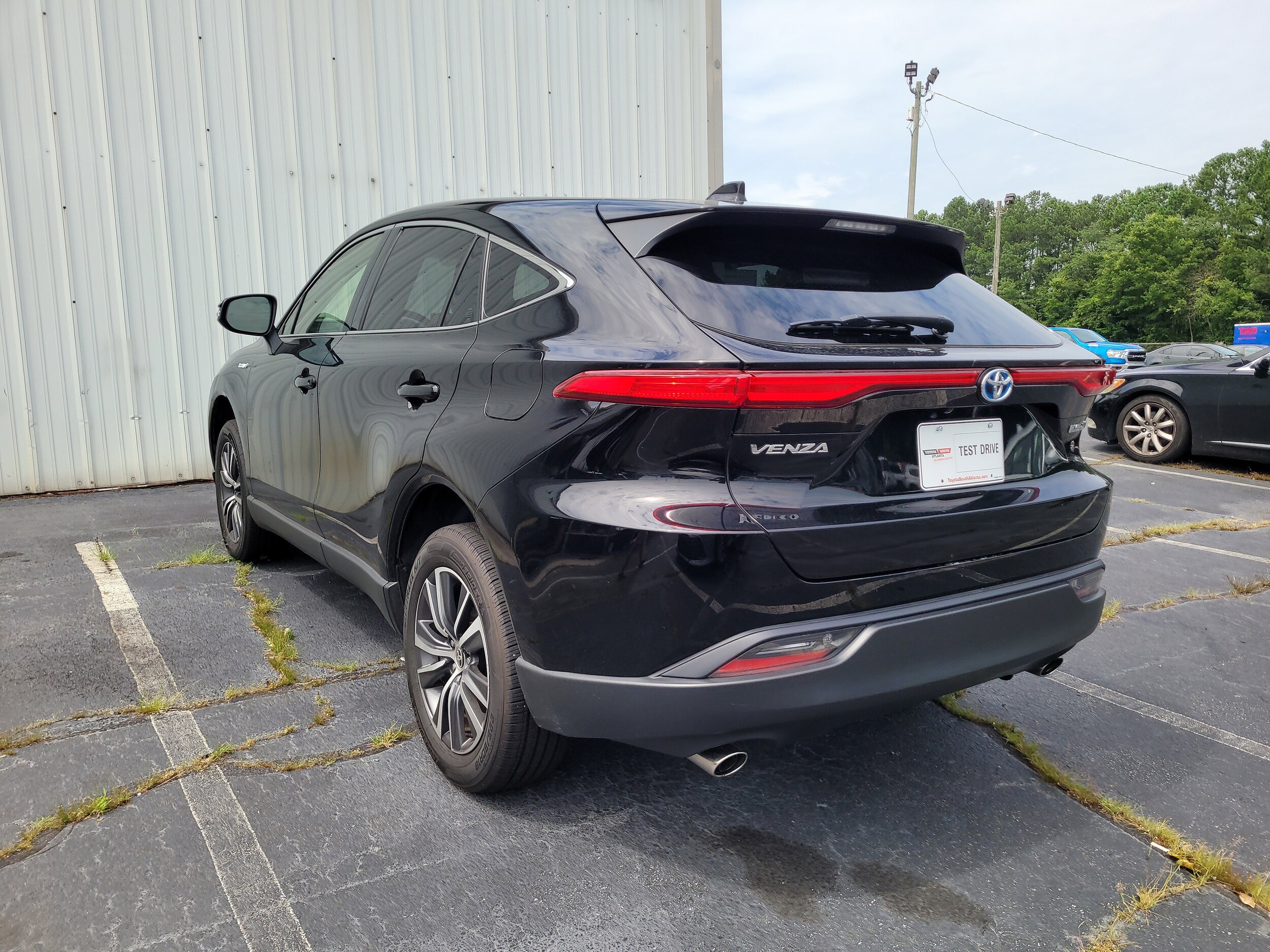 2021 Toyota Venza LE photo 3
