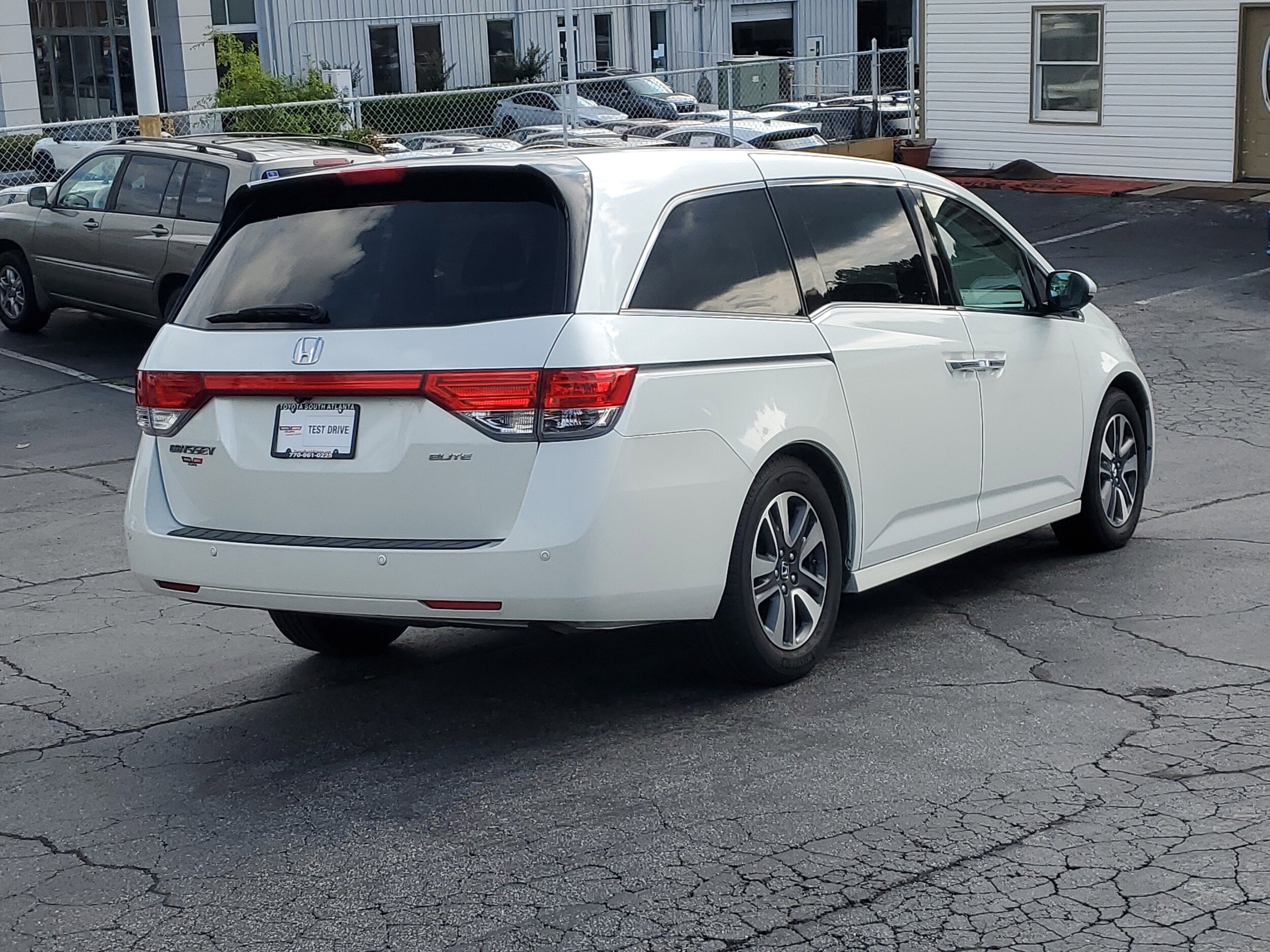 2014 Honda Odyssey Touring photo 4