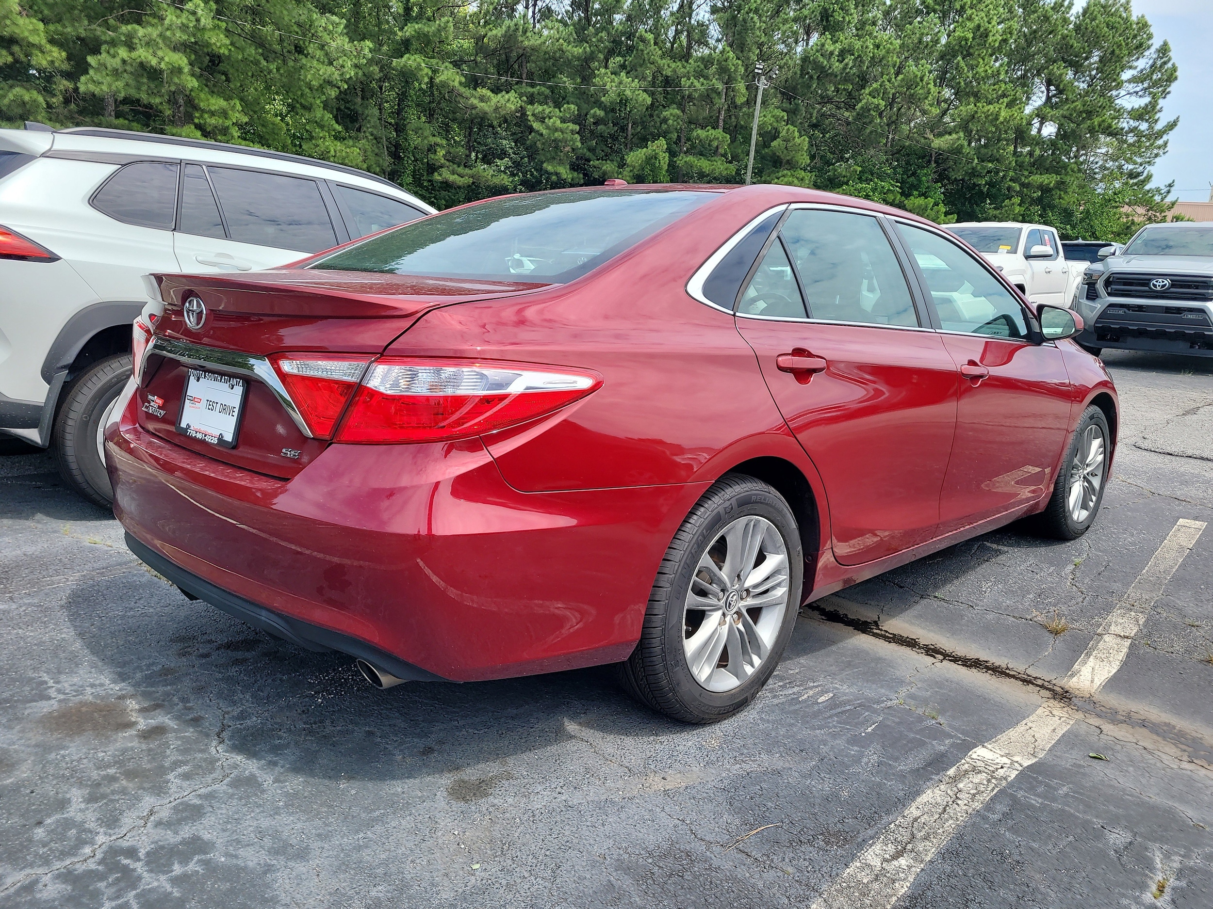 2015 Toyota Camry SE photo 4