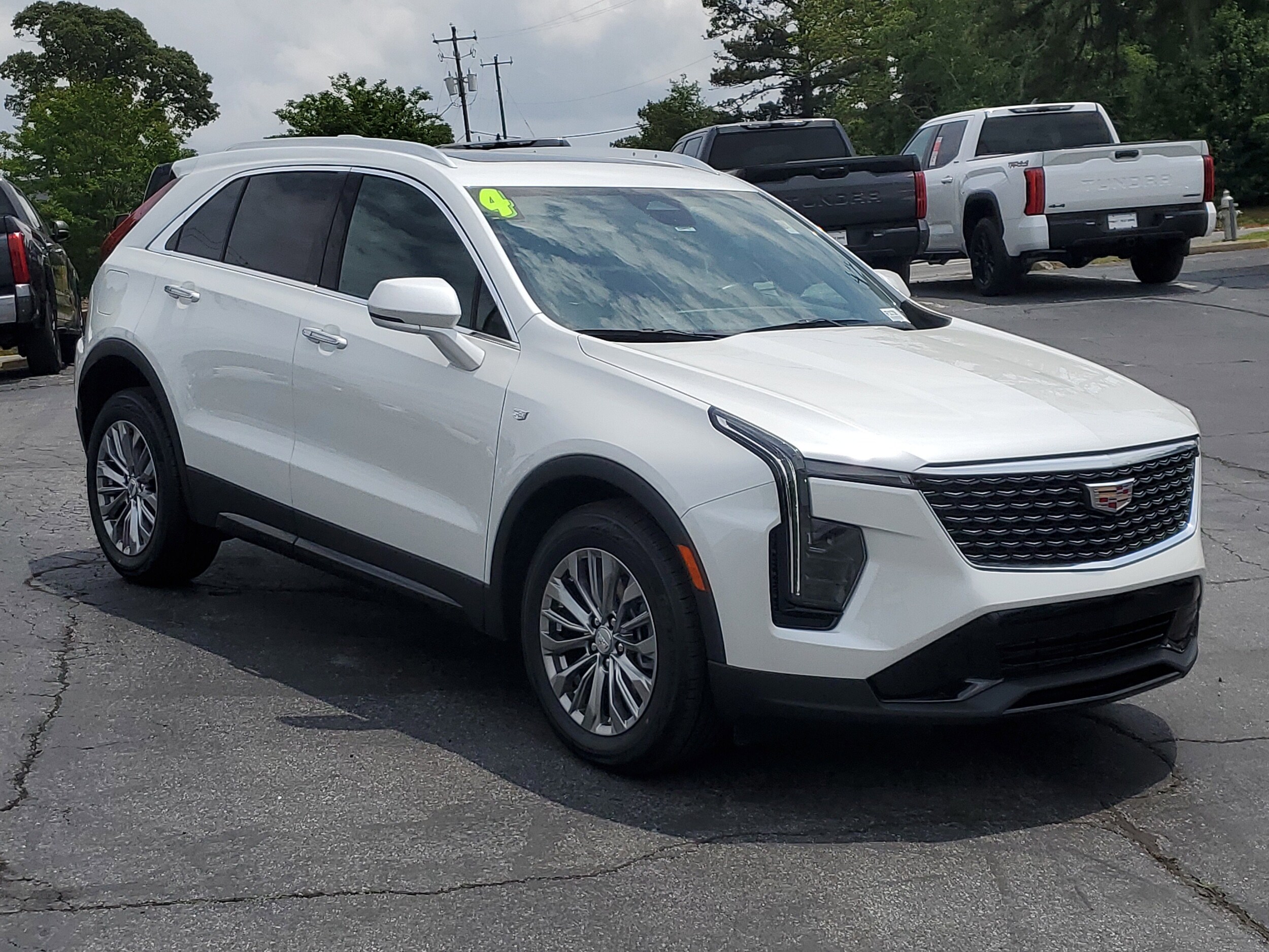 2024 Cadillac XT4 Premium Luxury photo 3