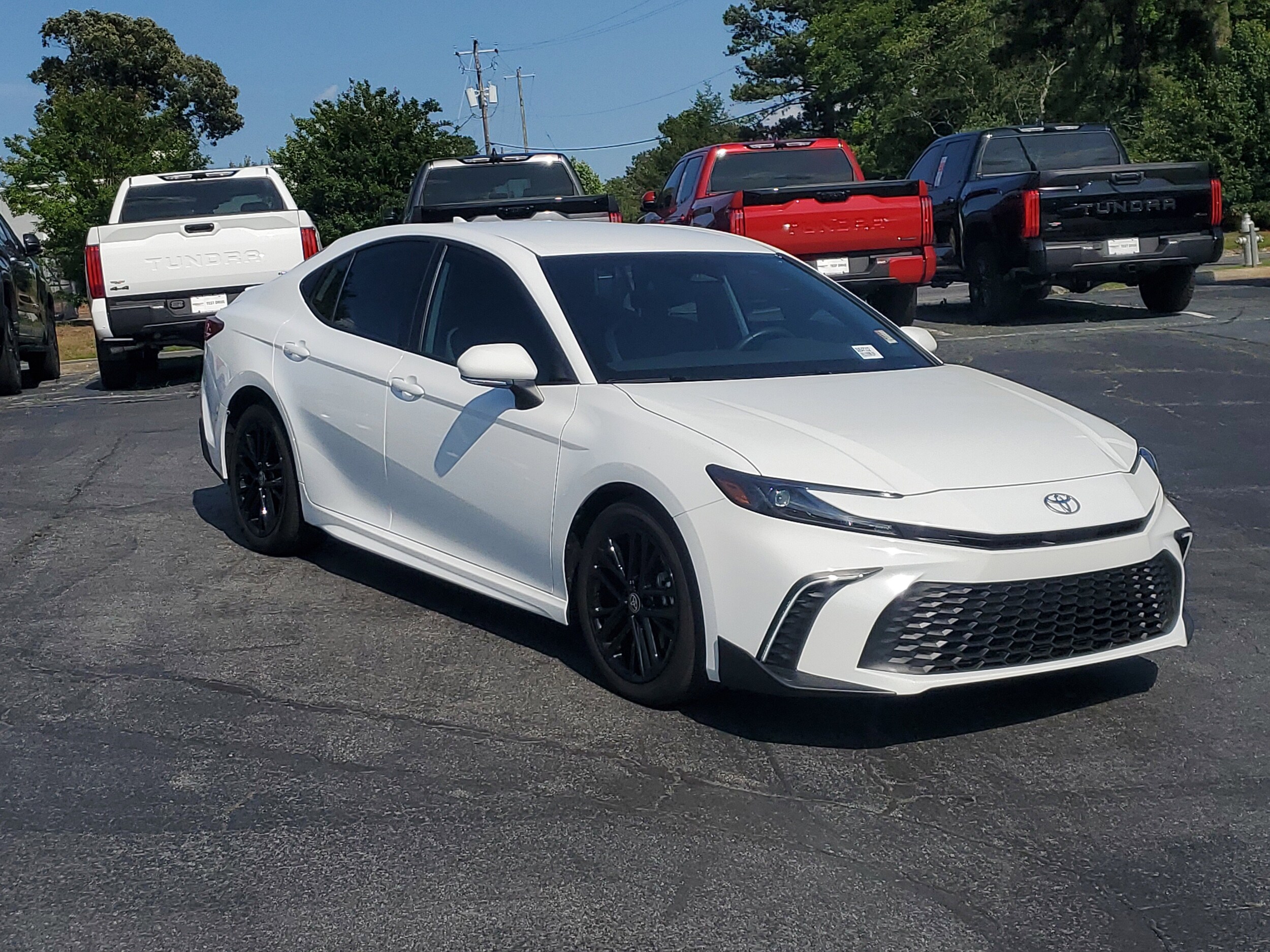 2025 Toyota Camry SE photo 3