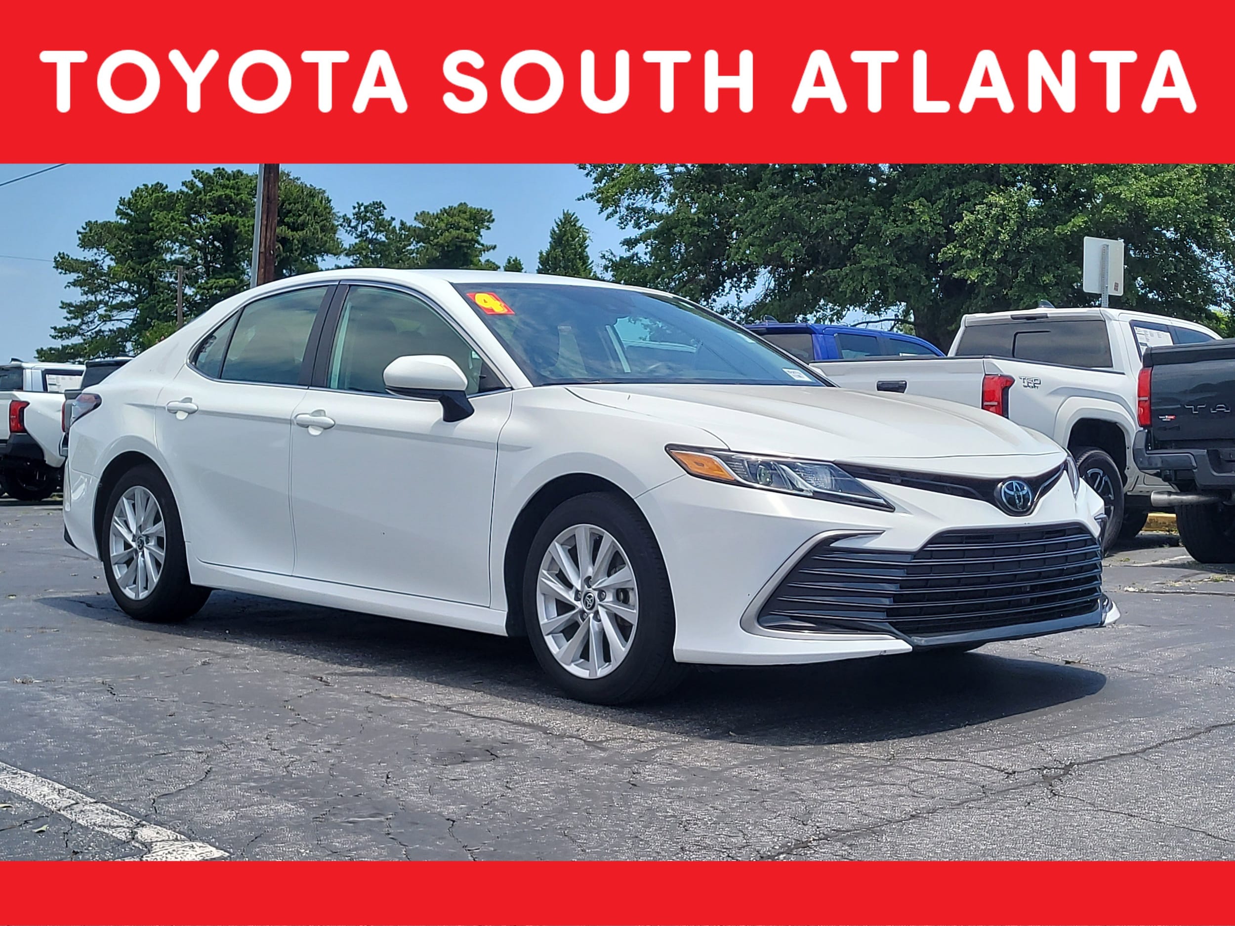 2024 Toyota Camry LE's photo