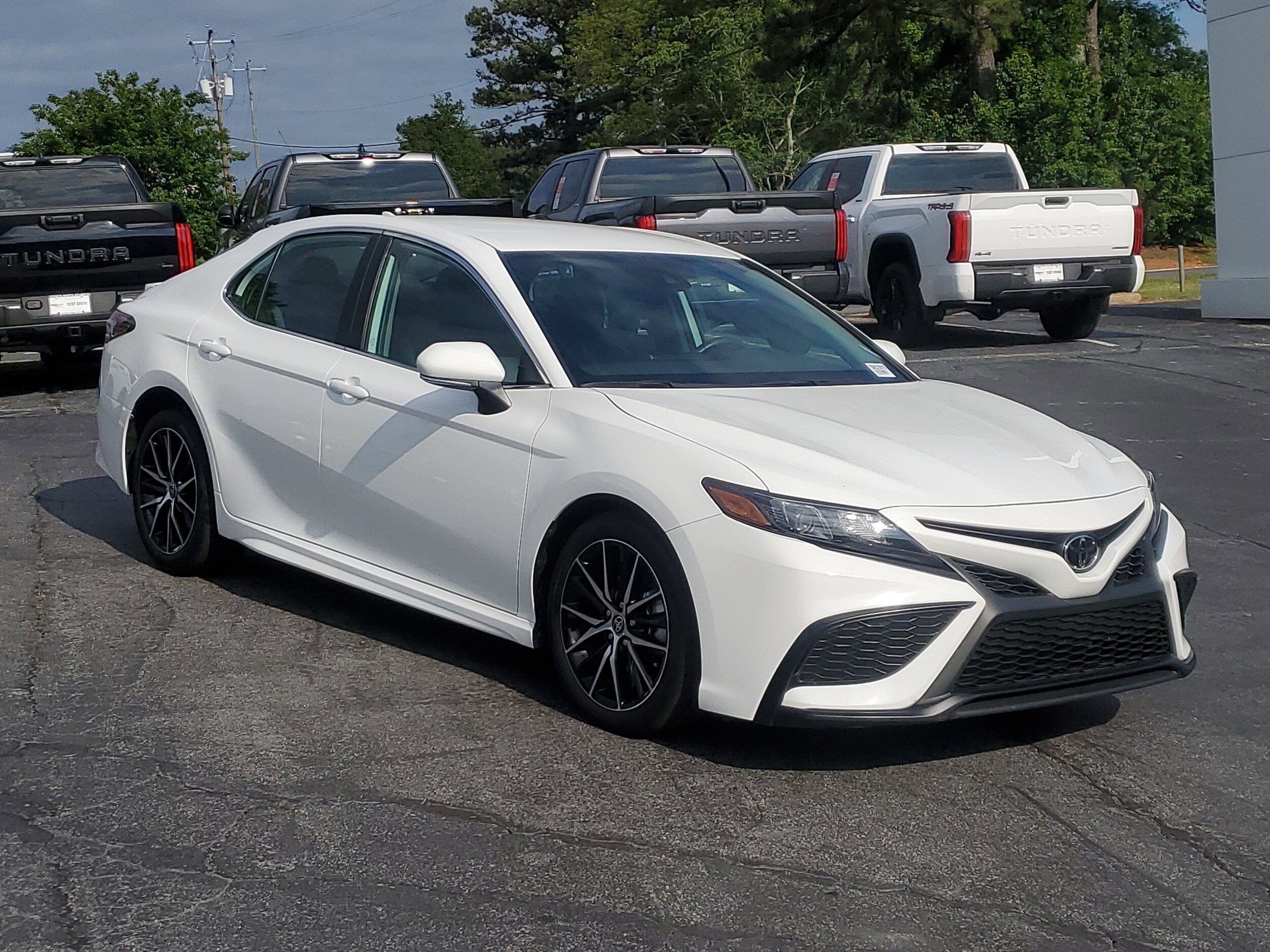 2024 Toyota Camry SE photo 3