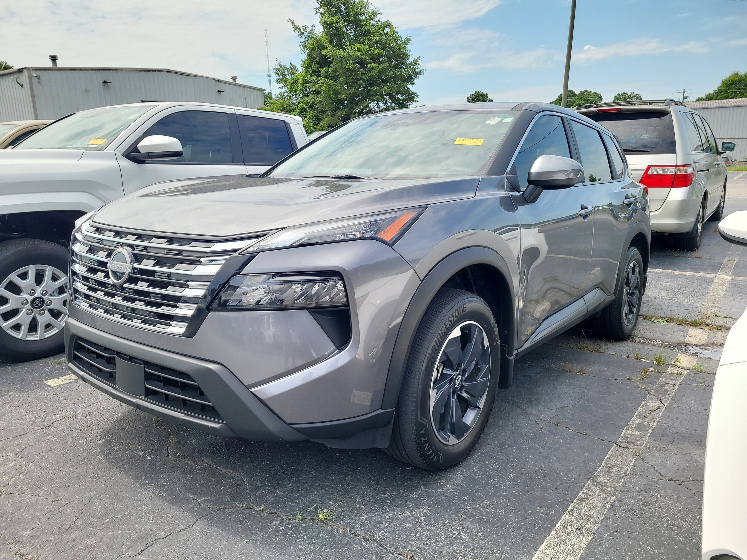 2024 Nissan Rogue SV photo 2