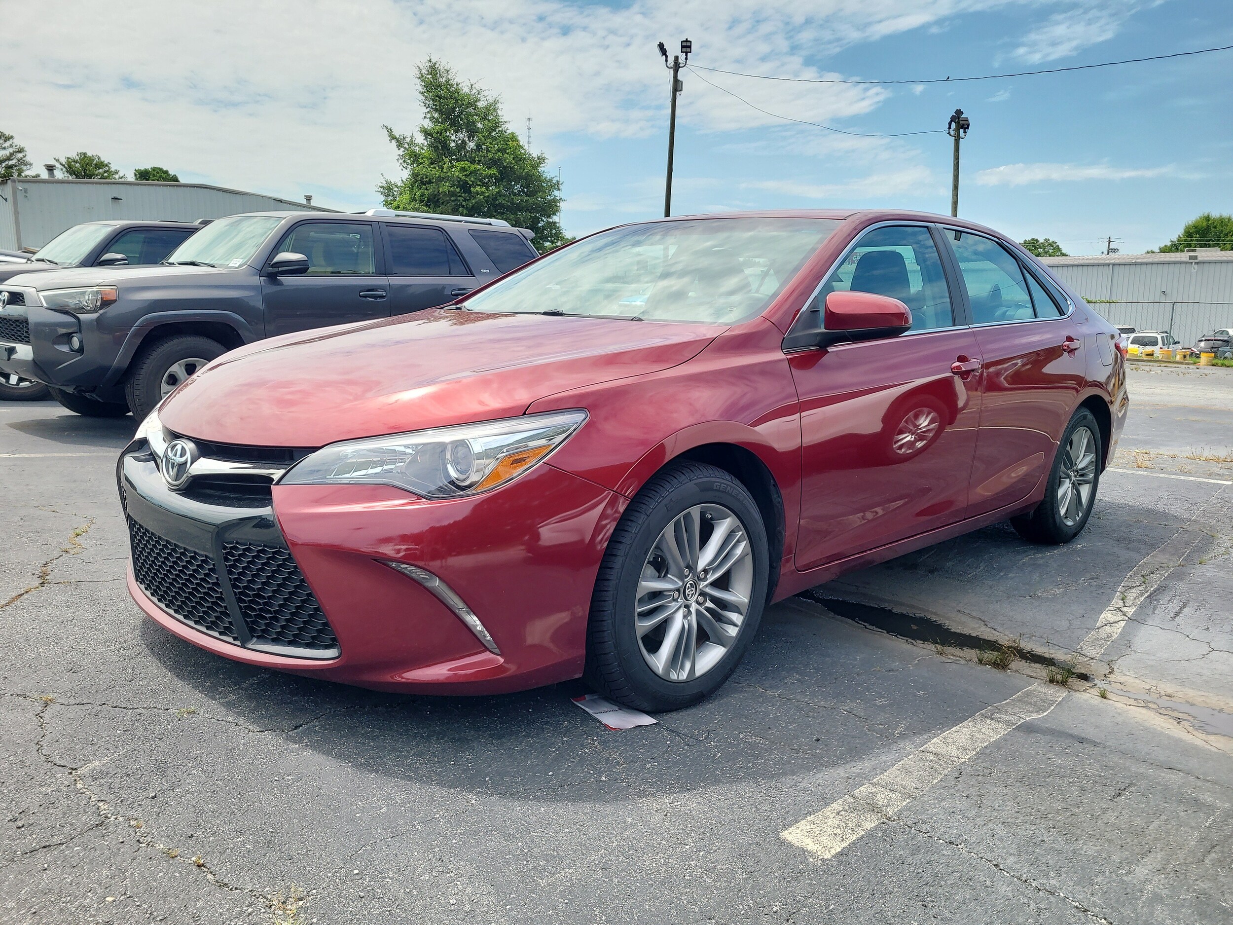 2015 Toyota Camry SE photo 2