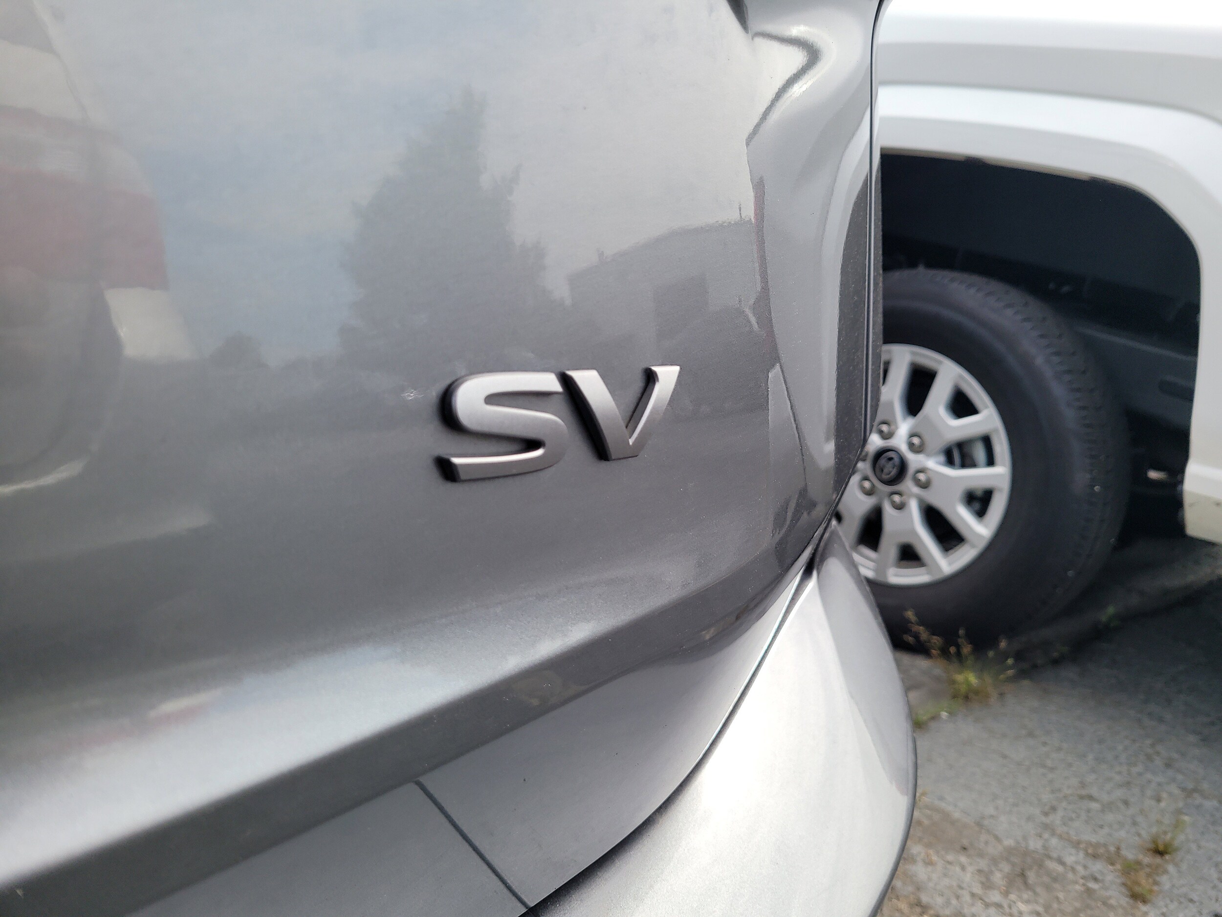 2024 Nissan Rogue SV photo 4