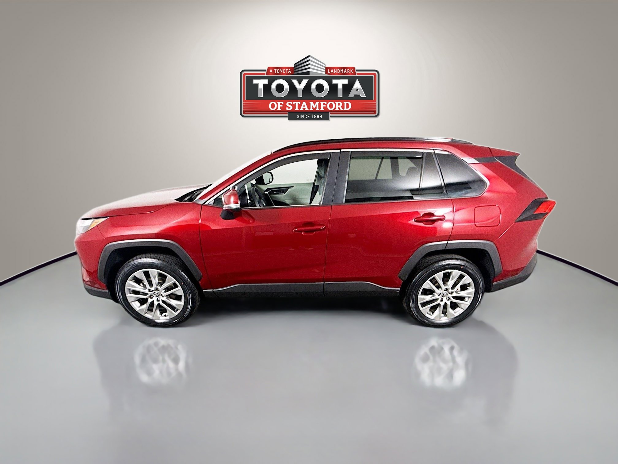 2022 Toyota RAV4 XLE Premium photo 4