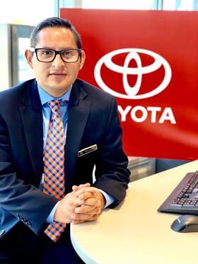 Staff member Raul Uquillas from e0538e949474