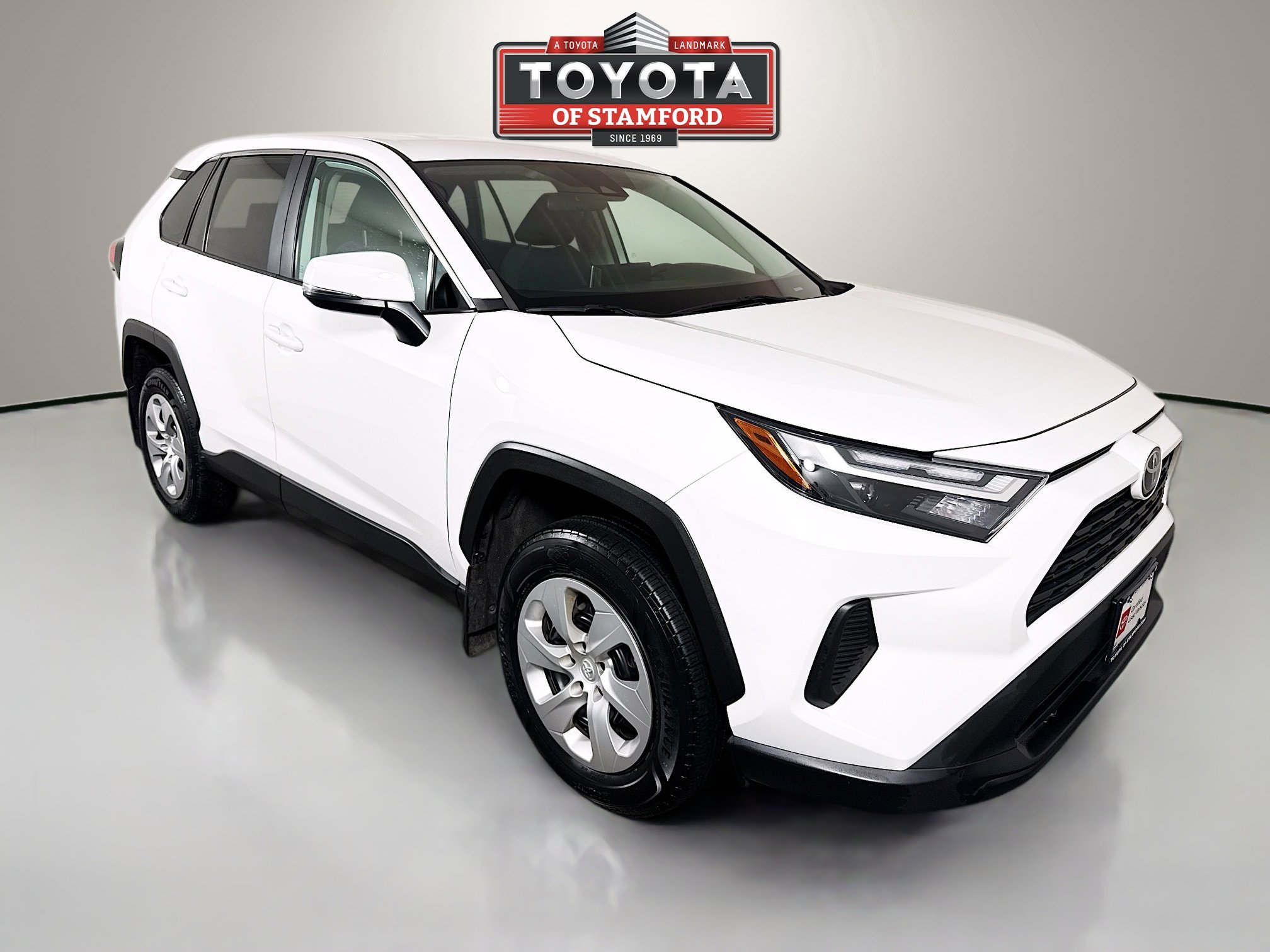 2023 Toyota RAV4 LE's photo