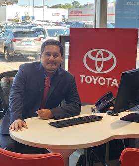 Staff member Paulo Vilca from e0538e949474