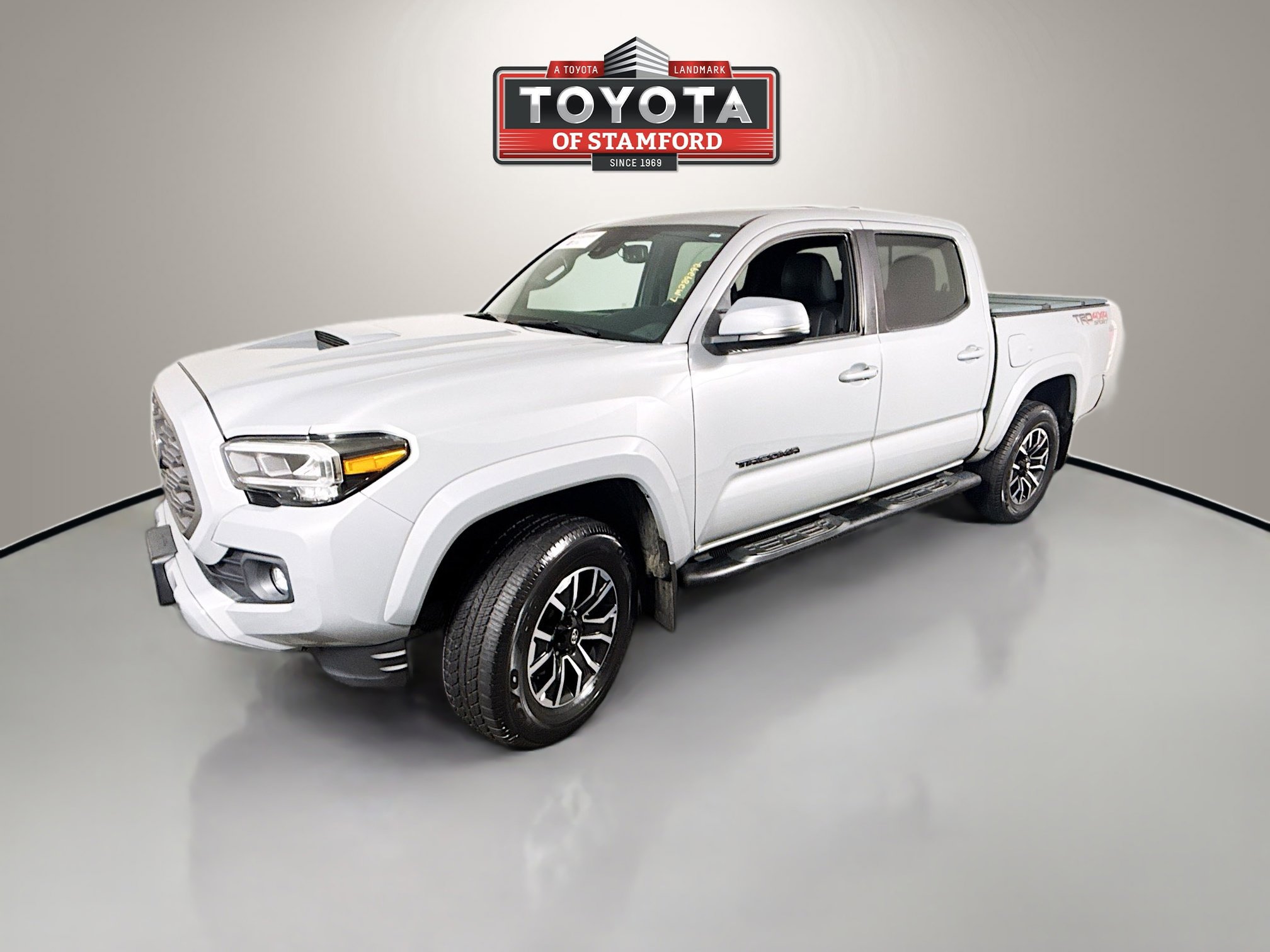 2020 Toyota Tacoma TRD Sport photo 3