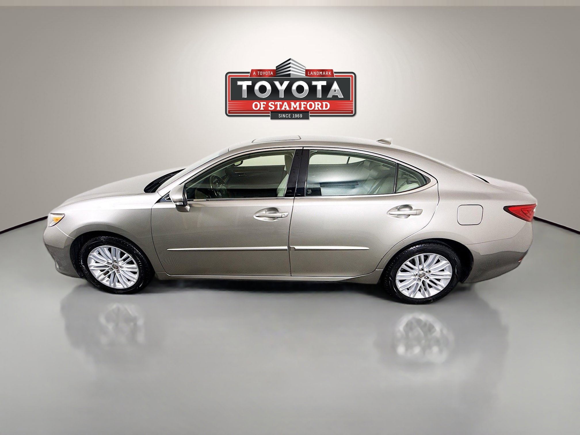 2015 Lexus ES 350 photo 4