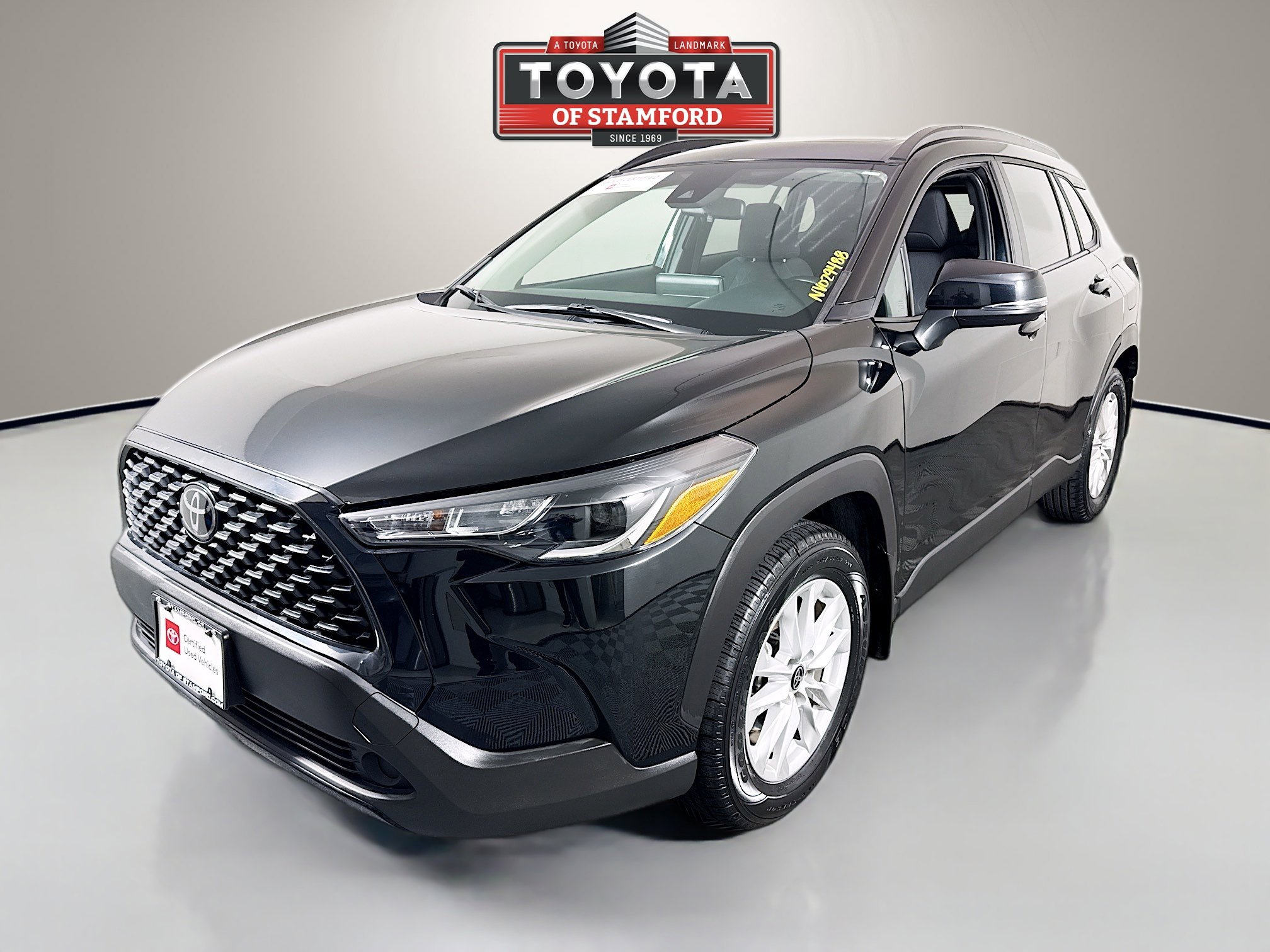 2022 Toyota Corolla Cross LE photo 3