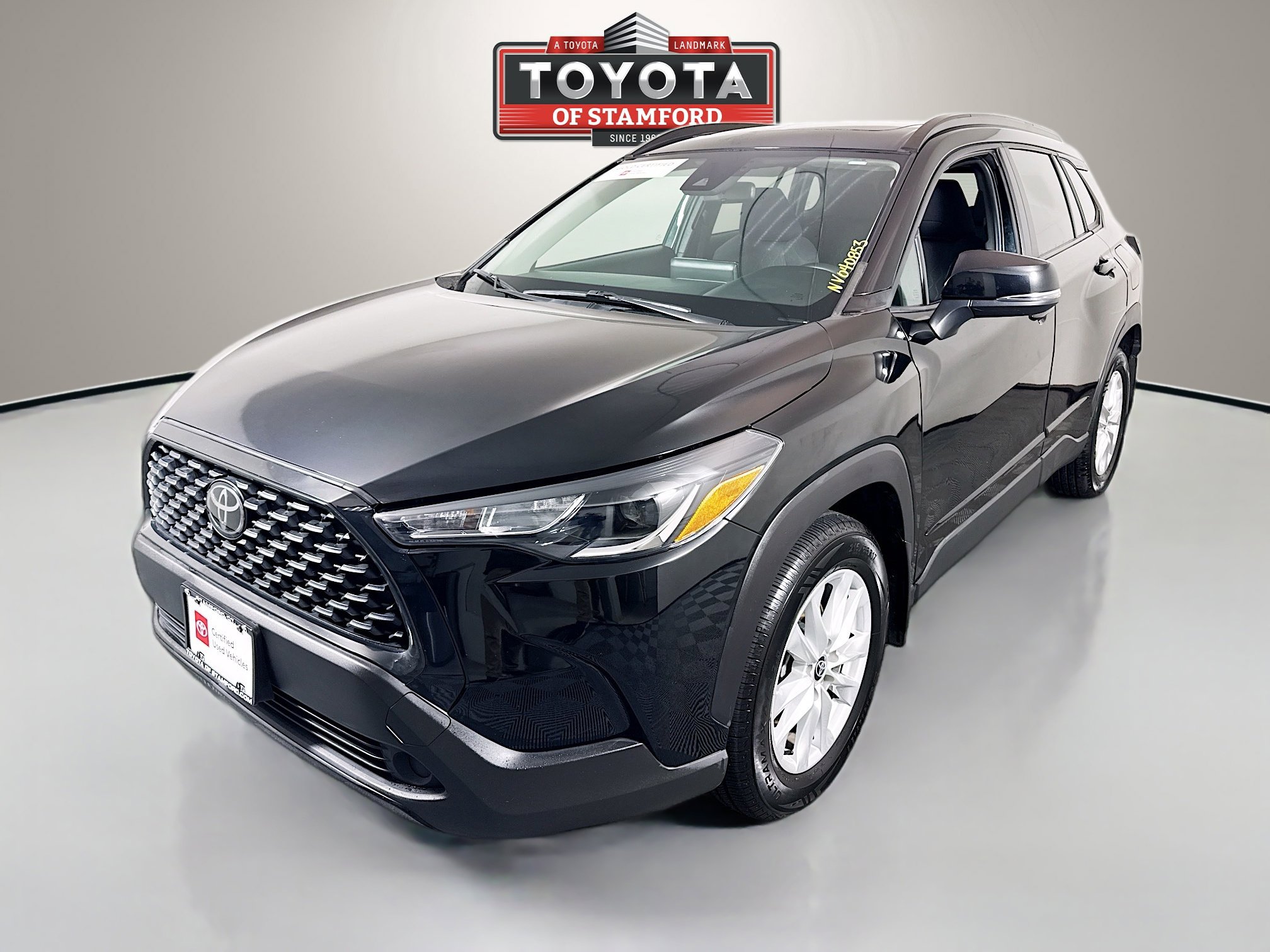 2022 Toyota Corolla Cross LE photo 2