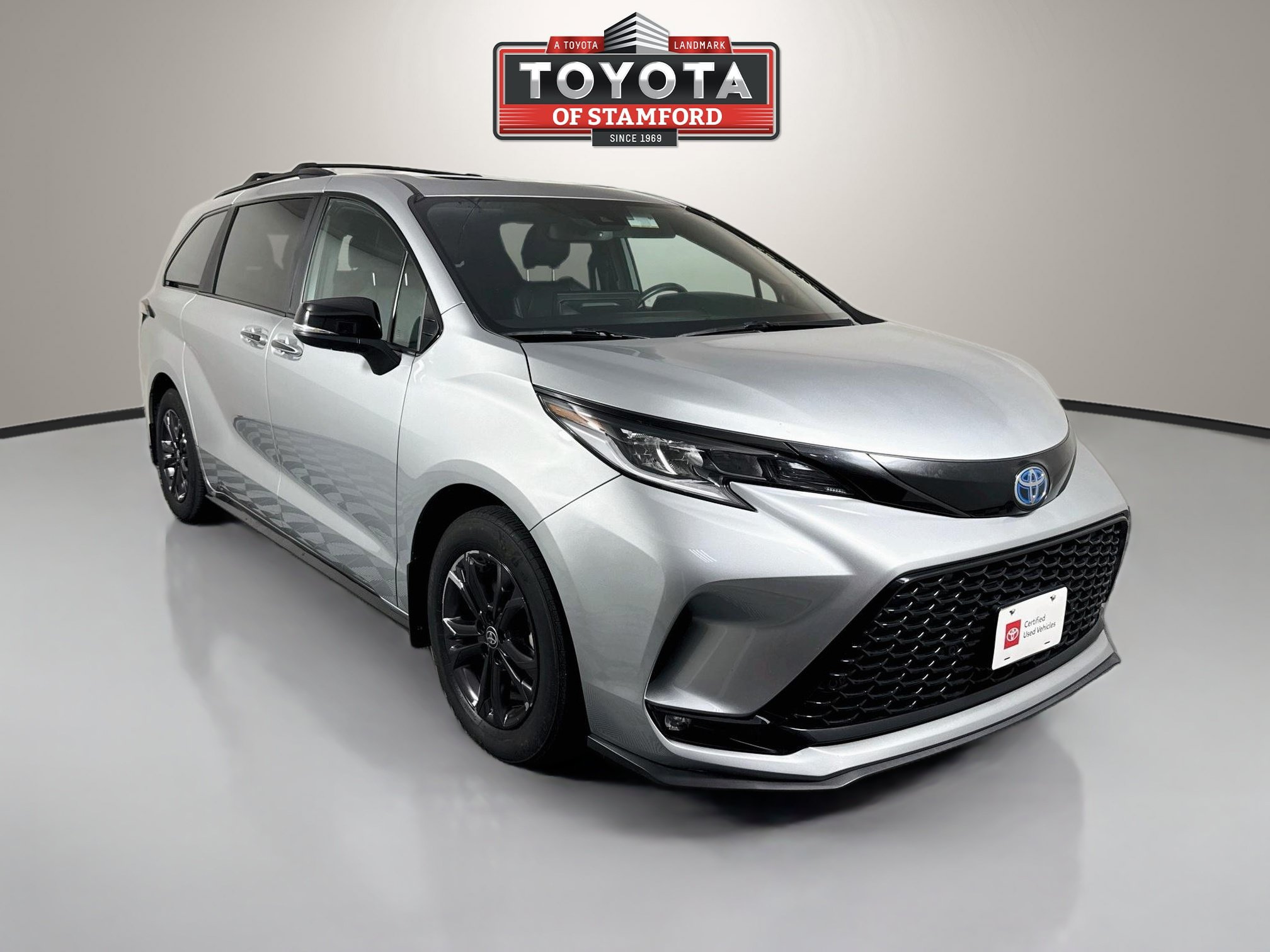 2025 Toyota Sienna XSE Van Passenger Van