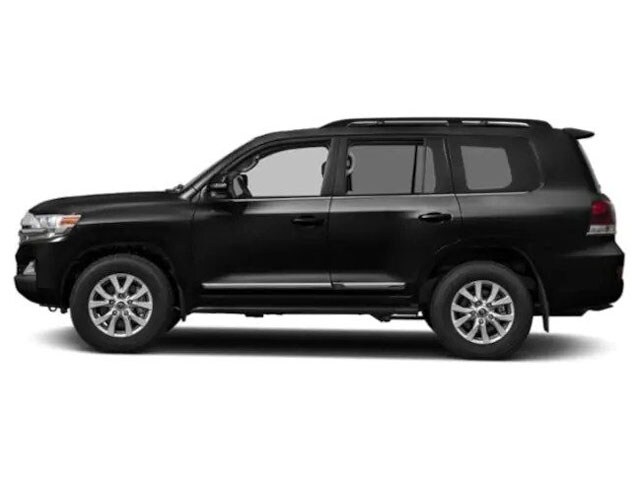 2018 Toyota Land Cruiser vs. 2018 Land Rover Range Rover