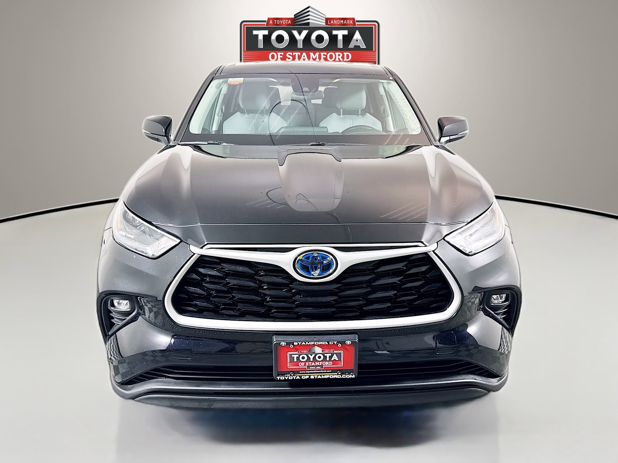 2023 Toyota Highlander Hybrid LE photo 2