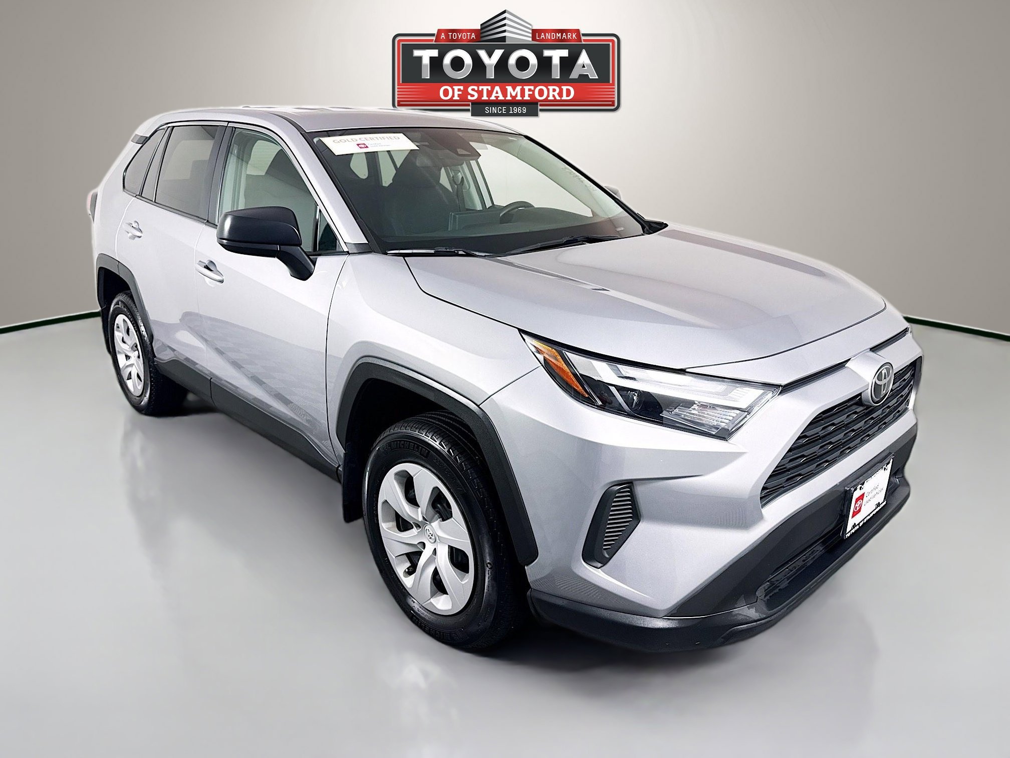 2024 Toyota RAV4 LE's photo
