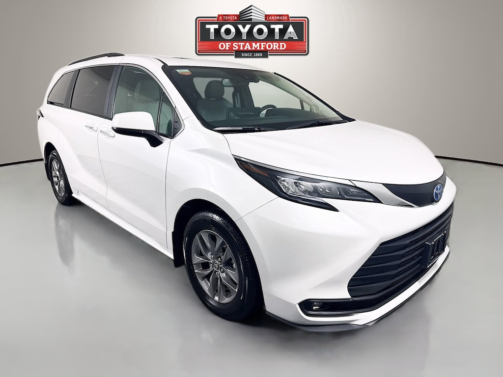 Used 2025 Toyota Sienna XLE Van Passenger Van