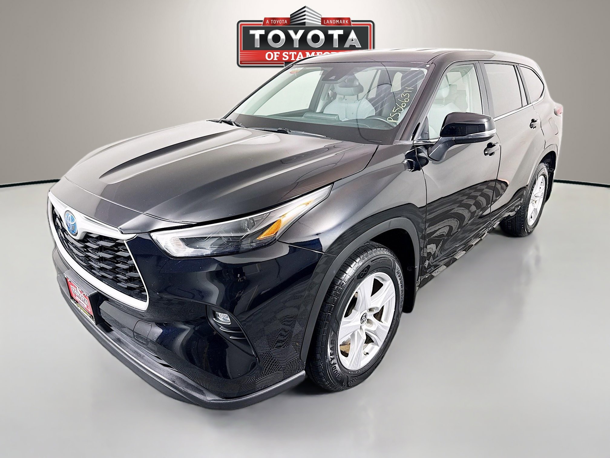 2023 Toyota Highlander Hybrid LE photo 3