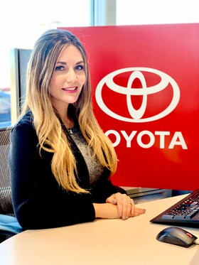 Staff member Eliana Castano  from ID_2804a6