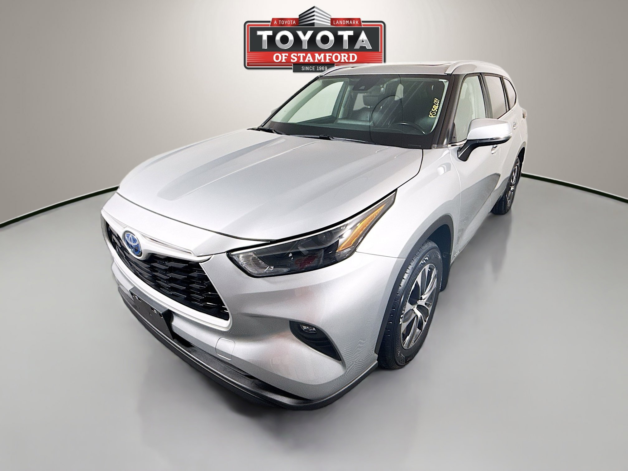 2023 Toyota Highlander Hybrid XLE photo 3