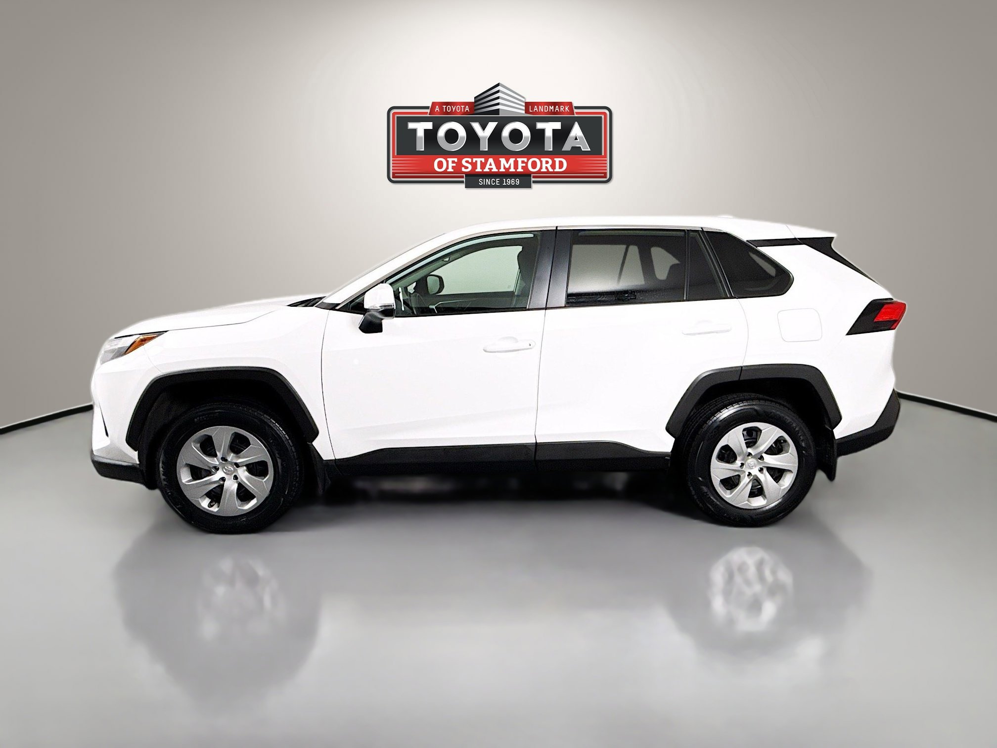 2023 Toyota RAV4 LE photo 3