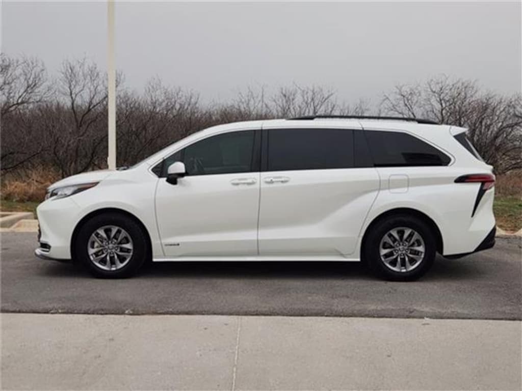 Used 2021 Toyota Sienna XLE 8 Passenger