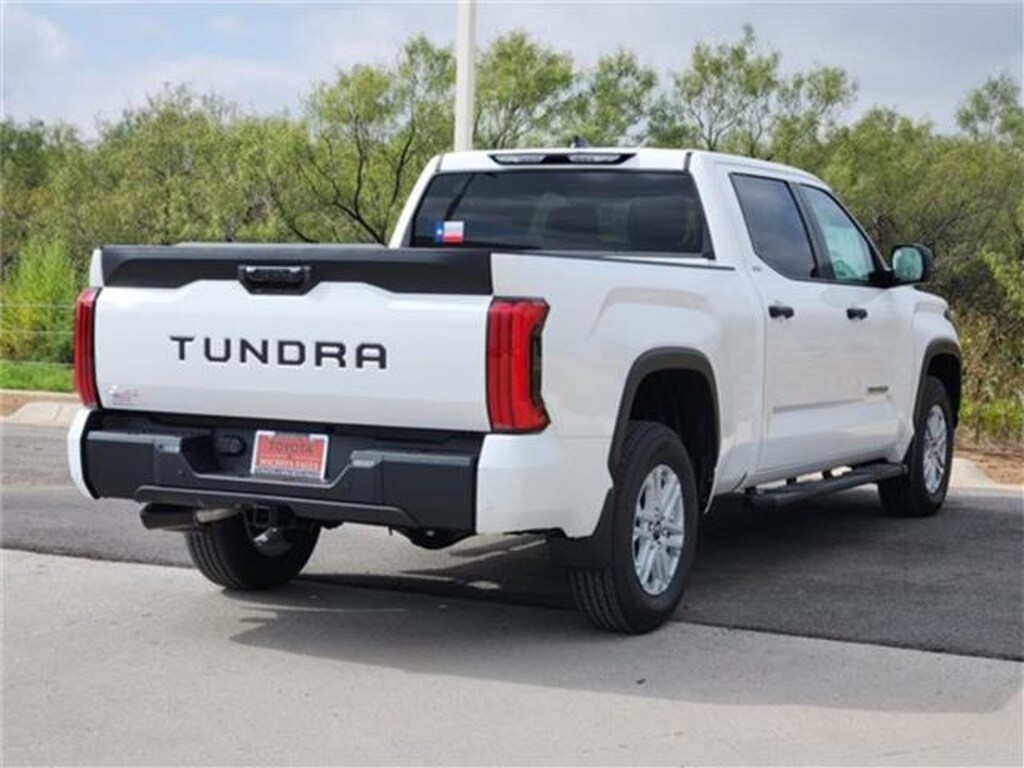 New 2026 Toyota Tundra SR5 4x4 CrewMax 6.5 ft. box 157.7 in. WB