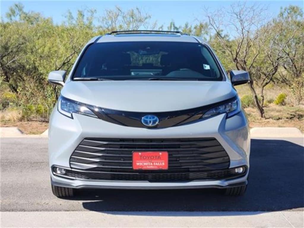 Used 2025 Toyota Sienna Woodland Edition