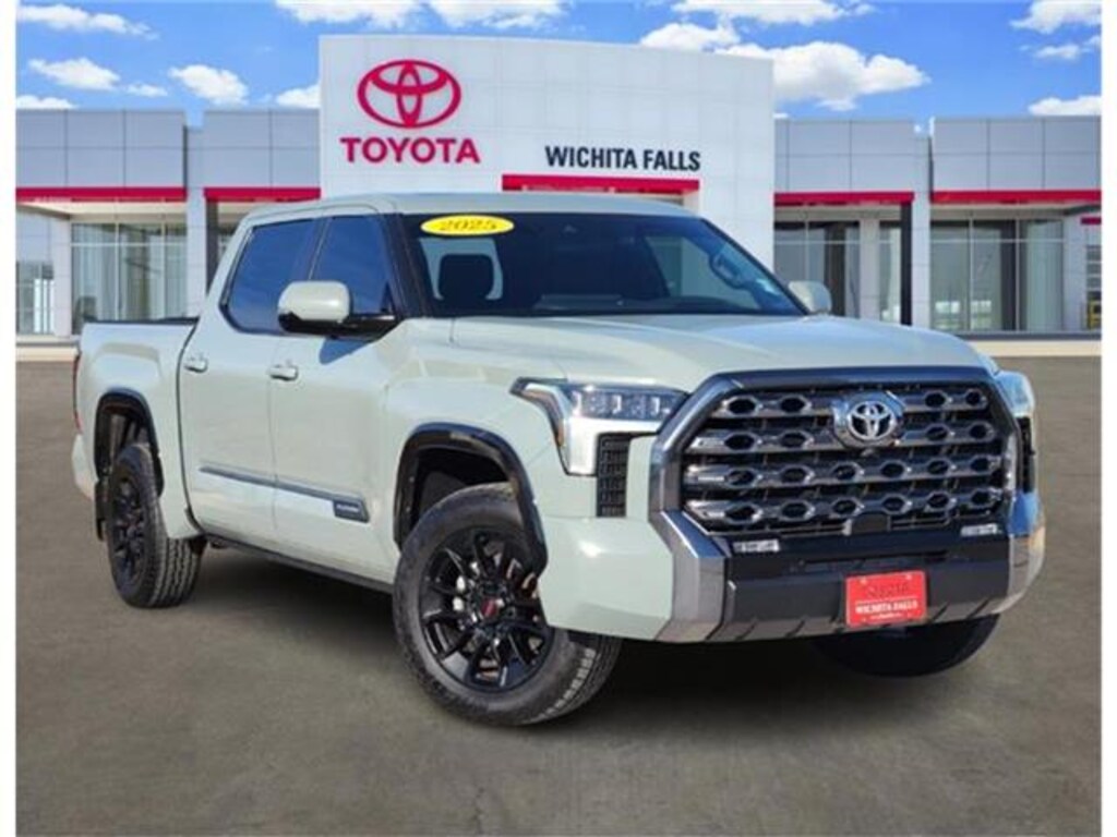 Used 2025 Toyota Tundra Platinum (A10) 4x4 CrewMax 5.5 ft. box 145.7 in. W