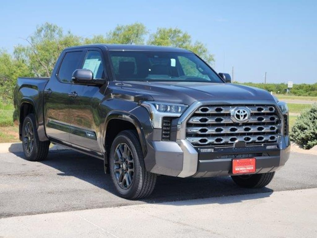 New 2026 Toyota Tundra Platinum 4x4 CrewMax 5.5 ft. box 145.7 in. WB