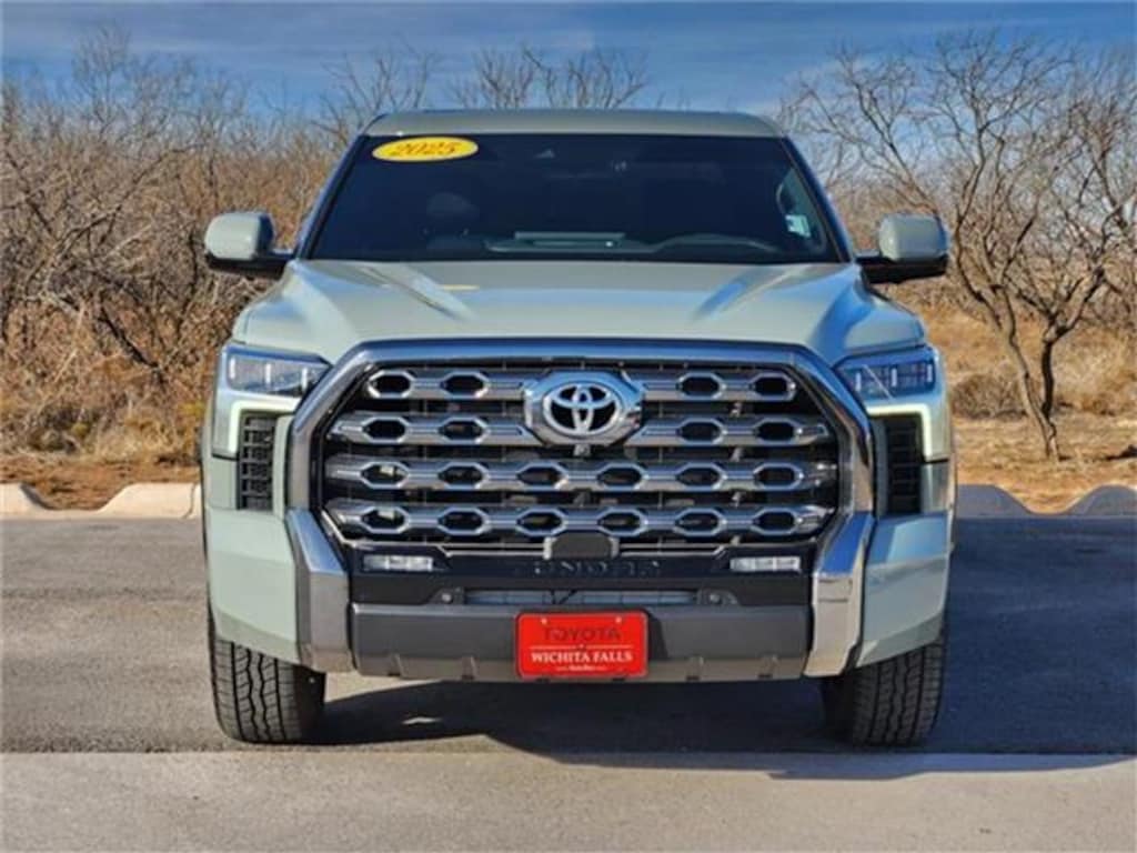 Used 2025 Toyota Tundra Platinum (A10) 4x4 CrewMax 5.5 ft. box 145.7 in. W