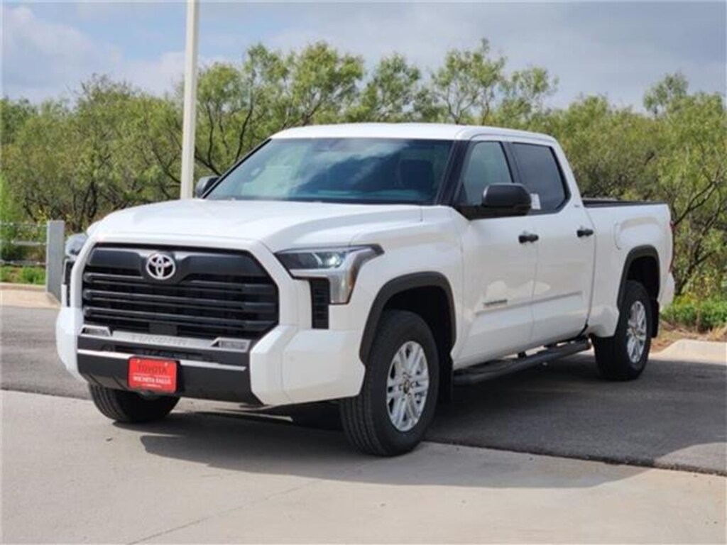 New 2026 Toyota Tundra SR5 4x4 CrewMax 6.5 ft. box 157.7 in. WB